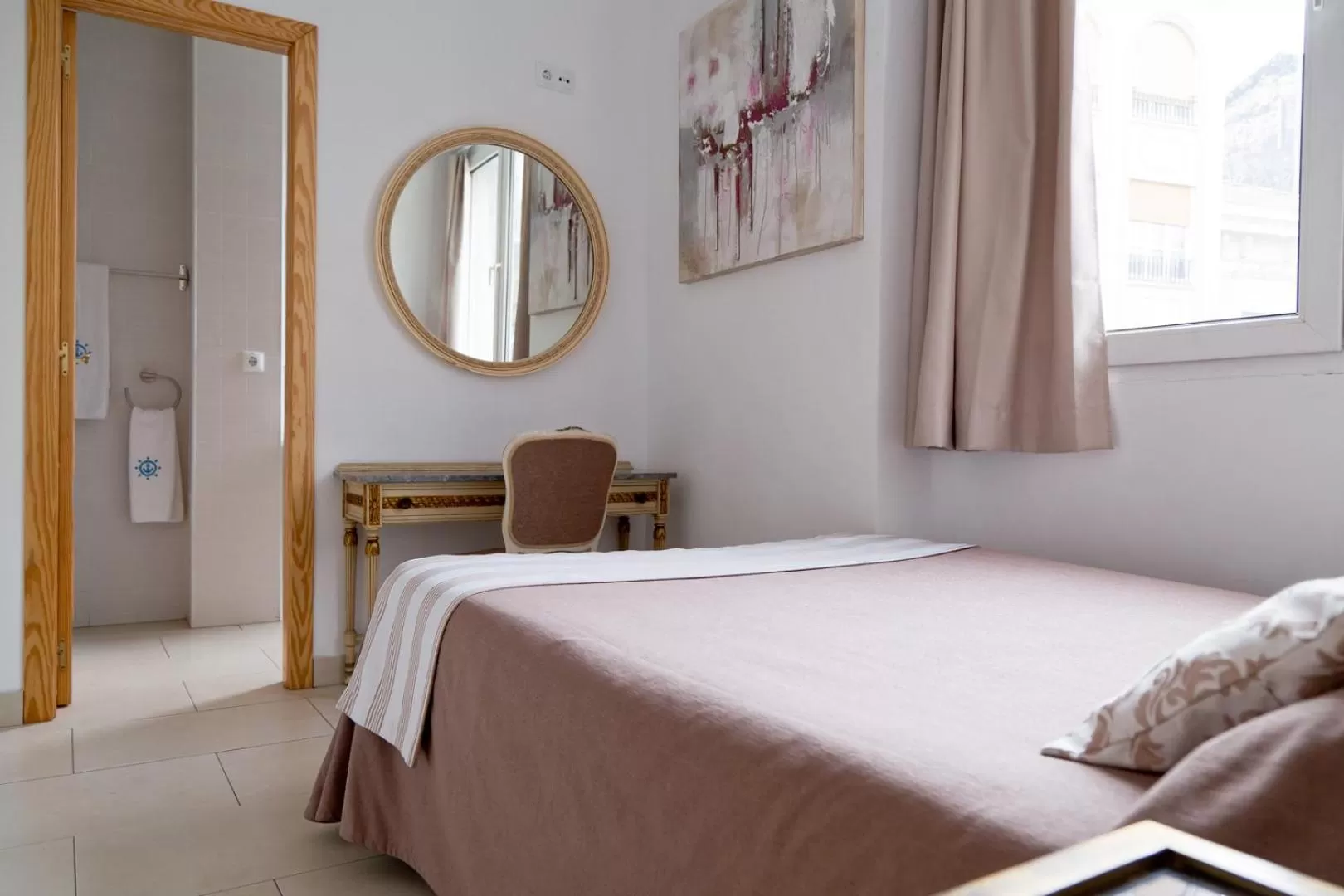 Bedroom, Bed in Hotel Marítimo Urban