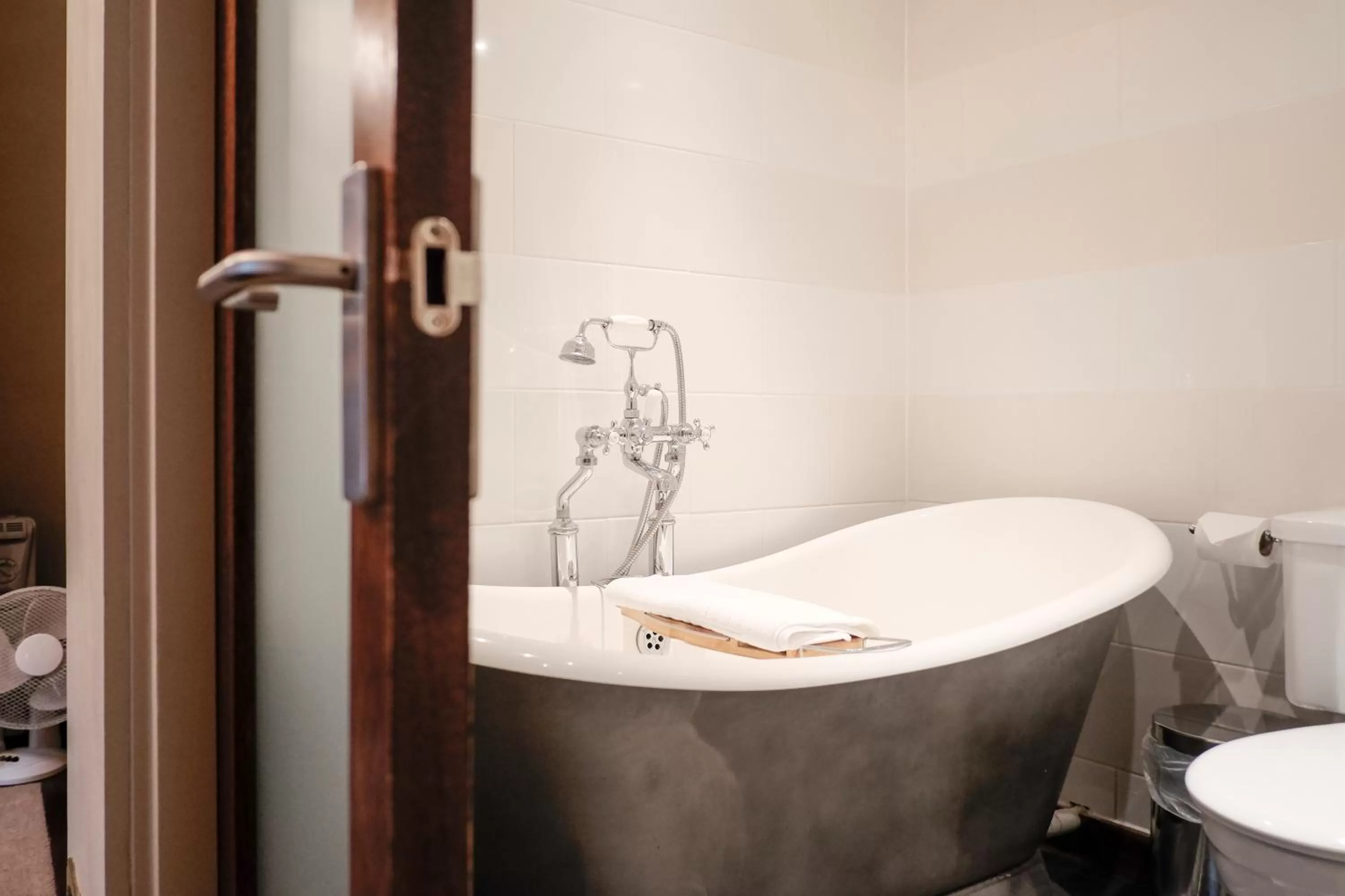 Bathroom in Wykeham Arms