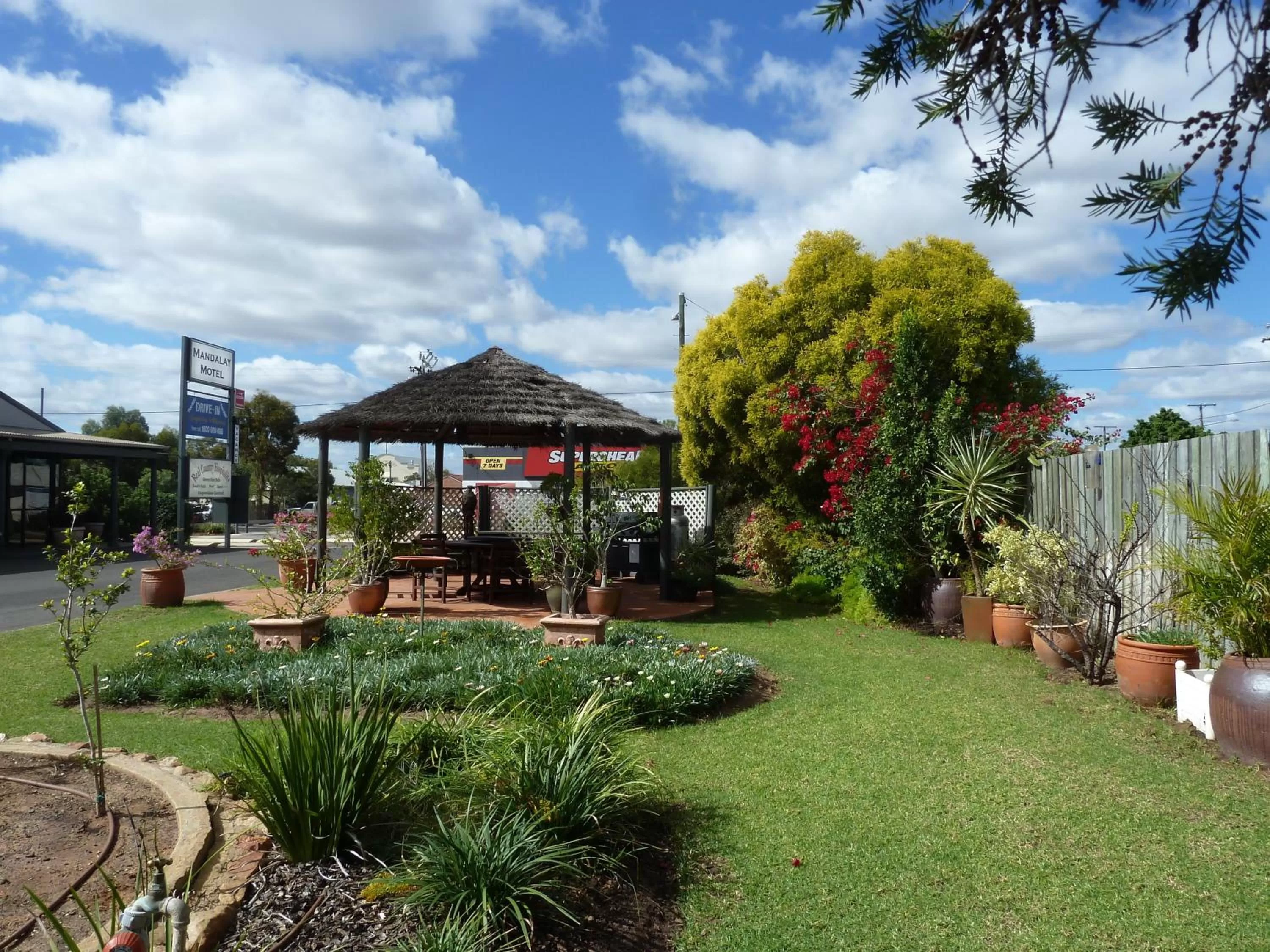 Area and facilities in Mandalay Motel