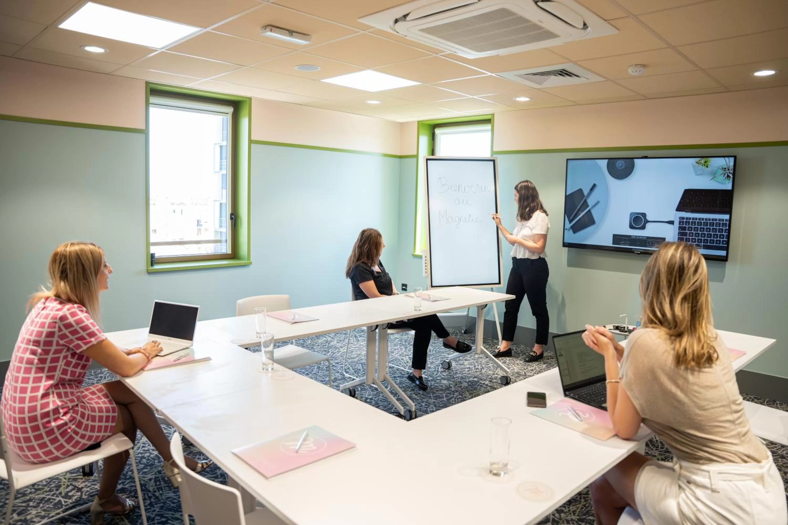 Communal lounge/ TV room in Aiden by Best Western Clermont-Ferrand Hotel & Spa