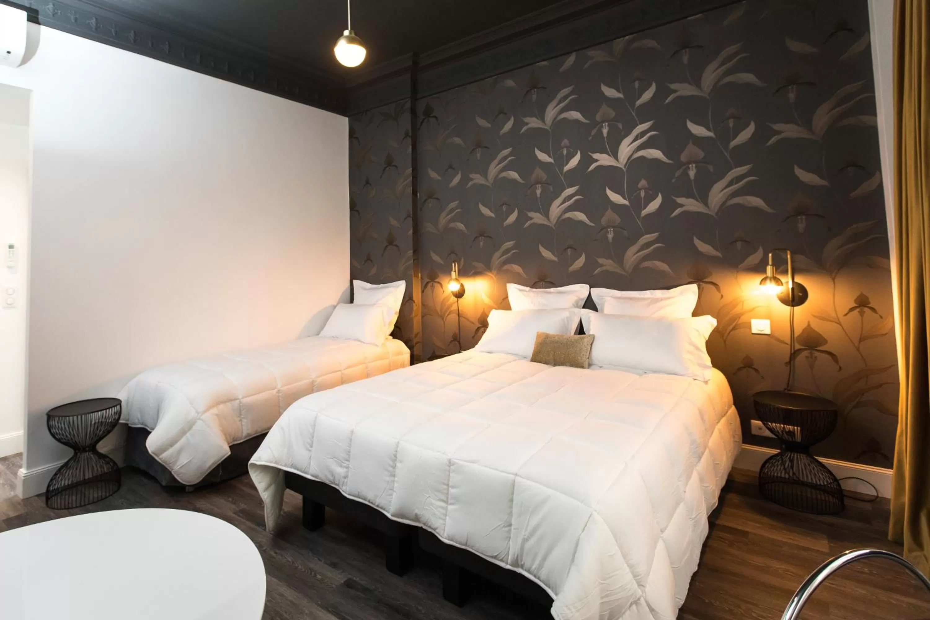 Photo of the whole room, Bed in Arome Hôtel