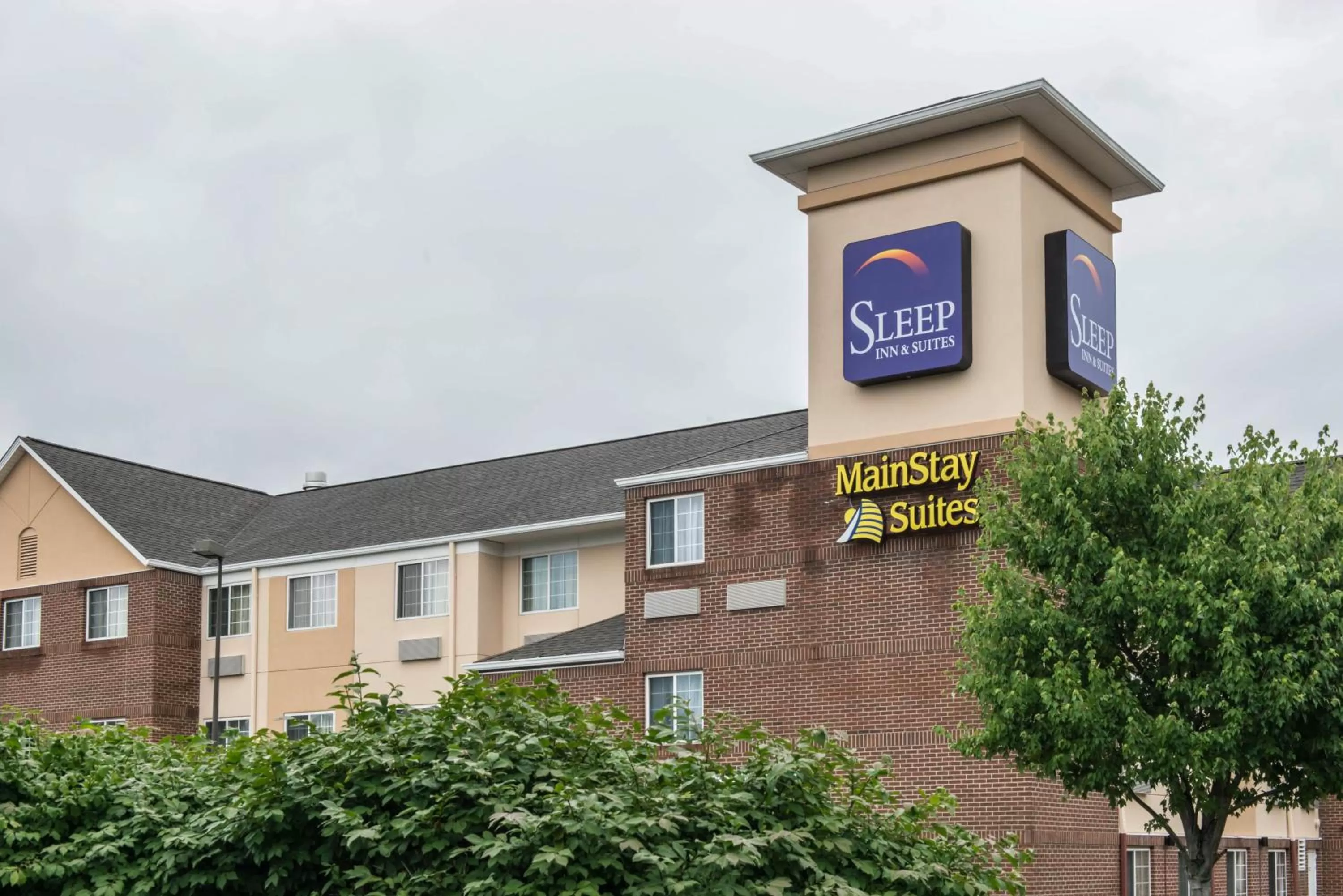 Property building in MainStay Suites Pittsburgh Airport