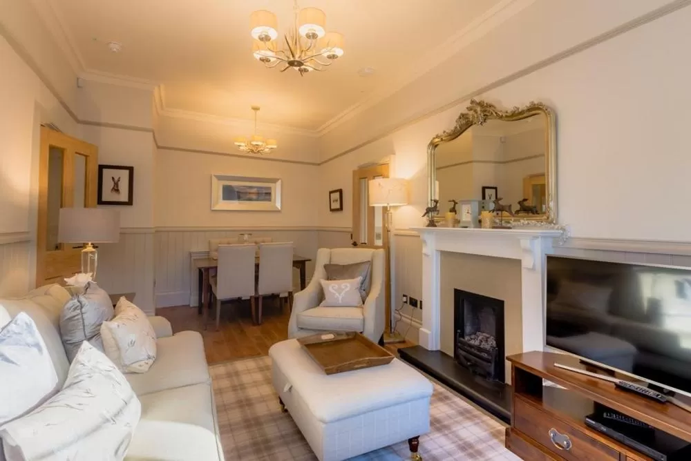 Living room in Crossbasket Castle, Hotel & Restaurant