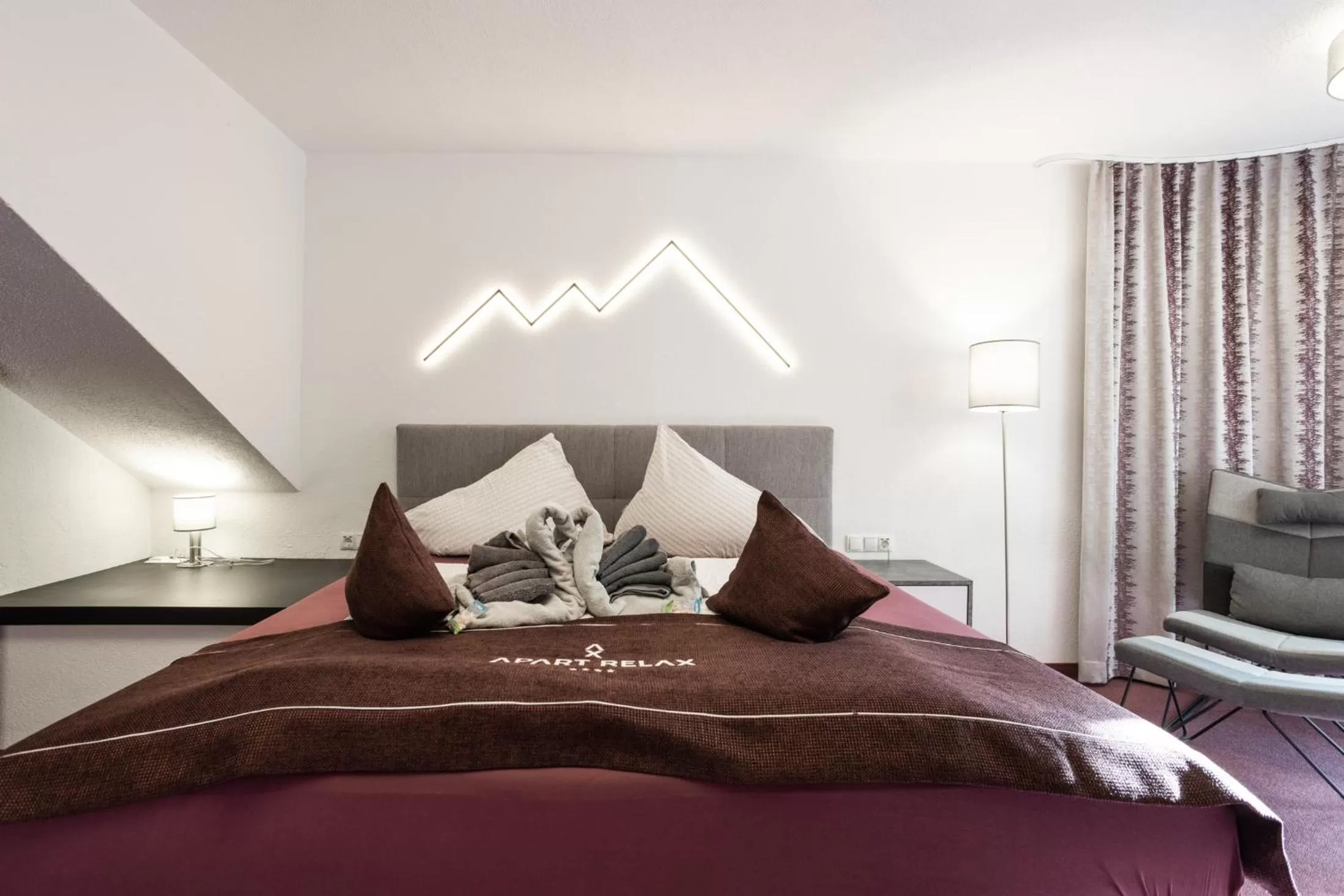 Bedroom, Bed in Apart Relax