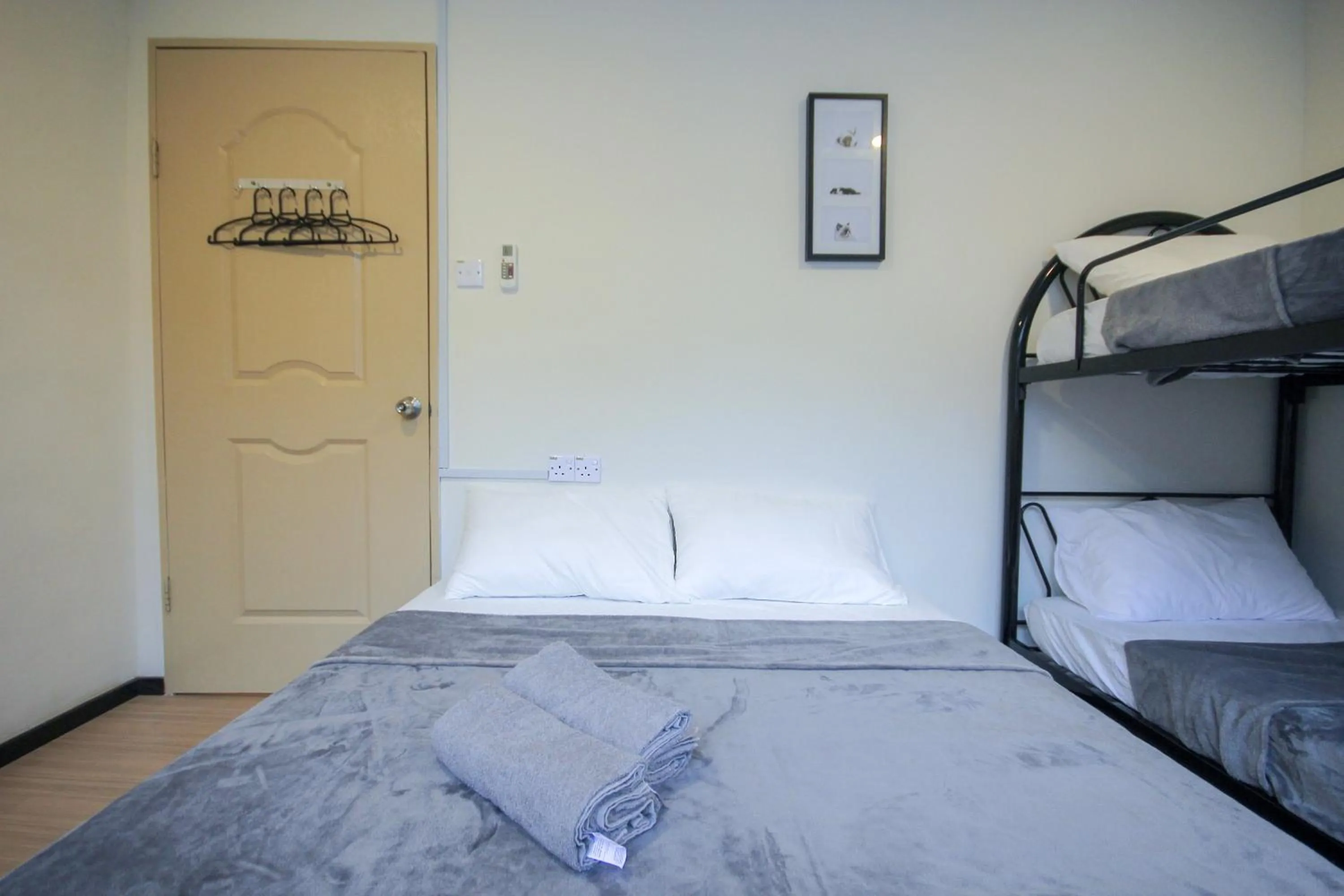 Photo of the whole room, Bed in Little Houses