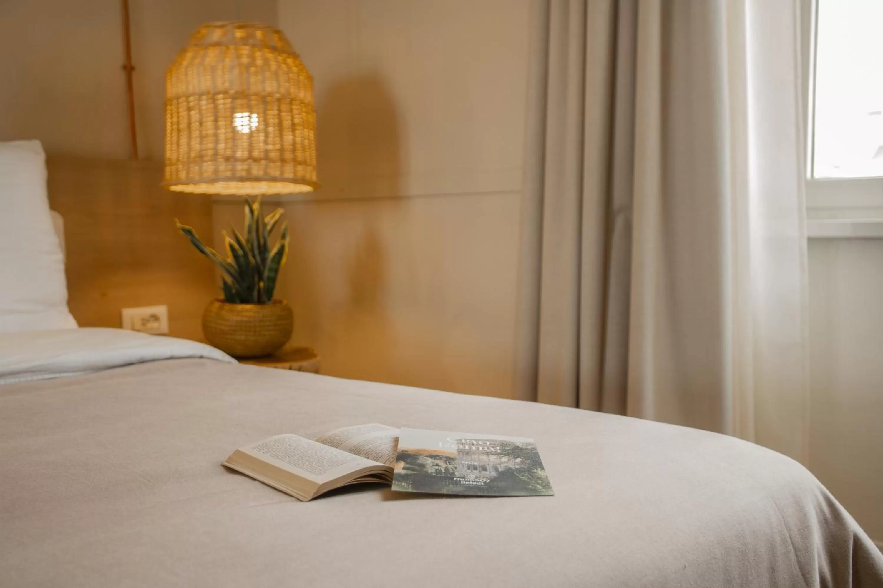 Decorative detail, Bed in room Select Via Veneto