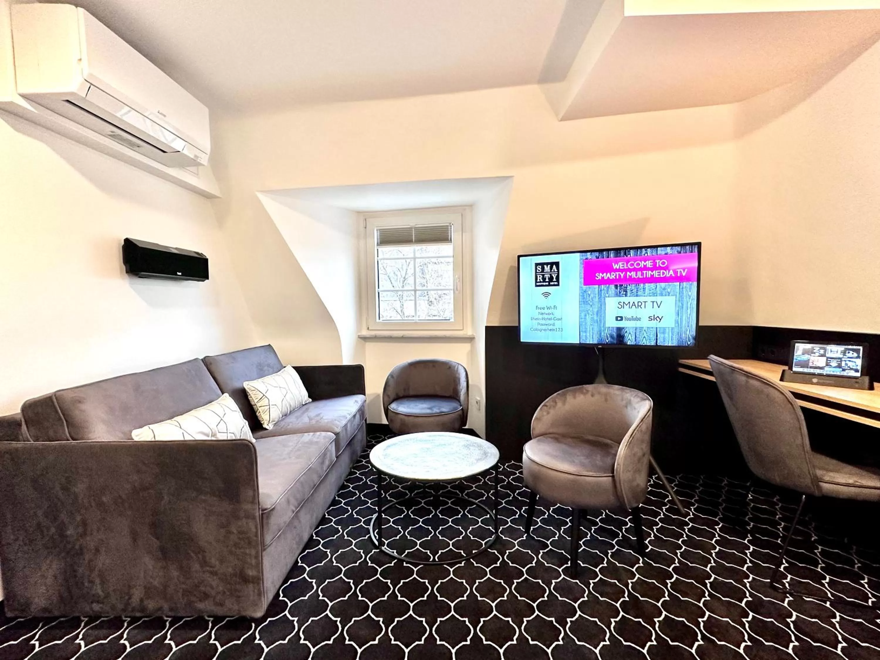 TV and multimedia in Rhein Hotel St. Martin