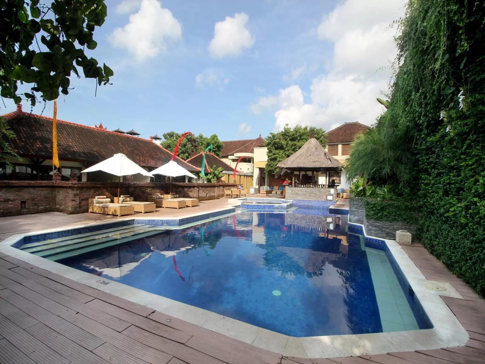 Swimming pool in AlamKulkul Boutique Resort