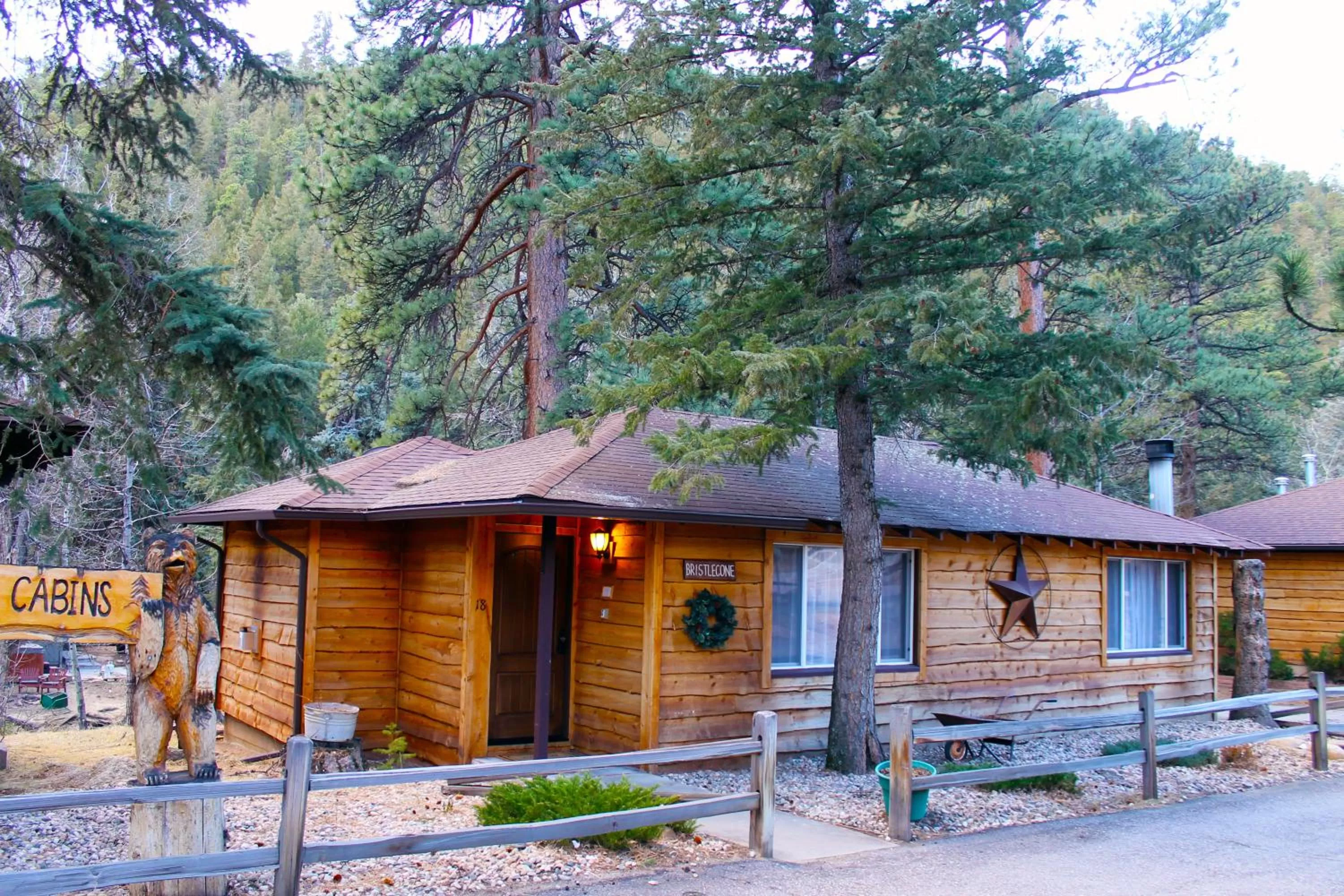 Luxury Cabin with River View in The Inn on Fall River & Fall River Cabins