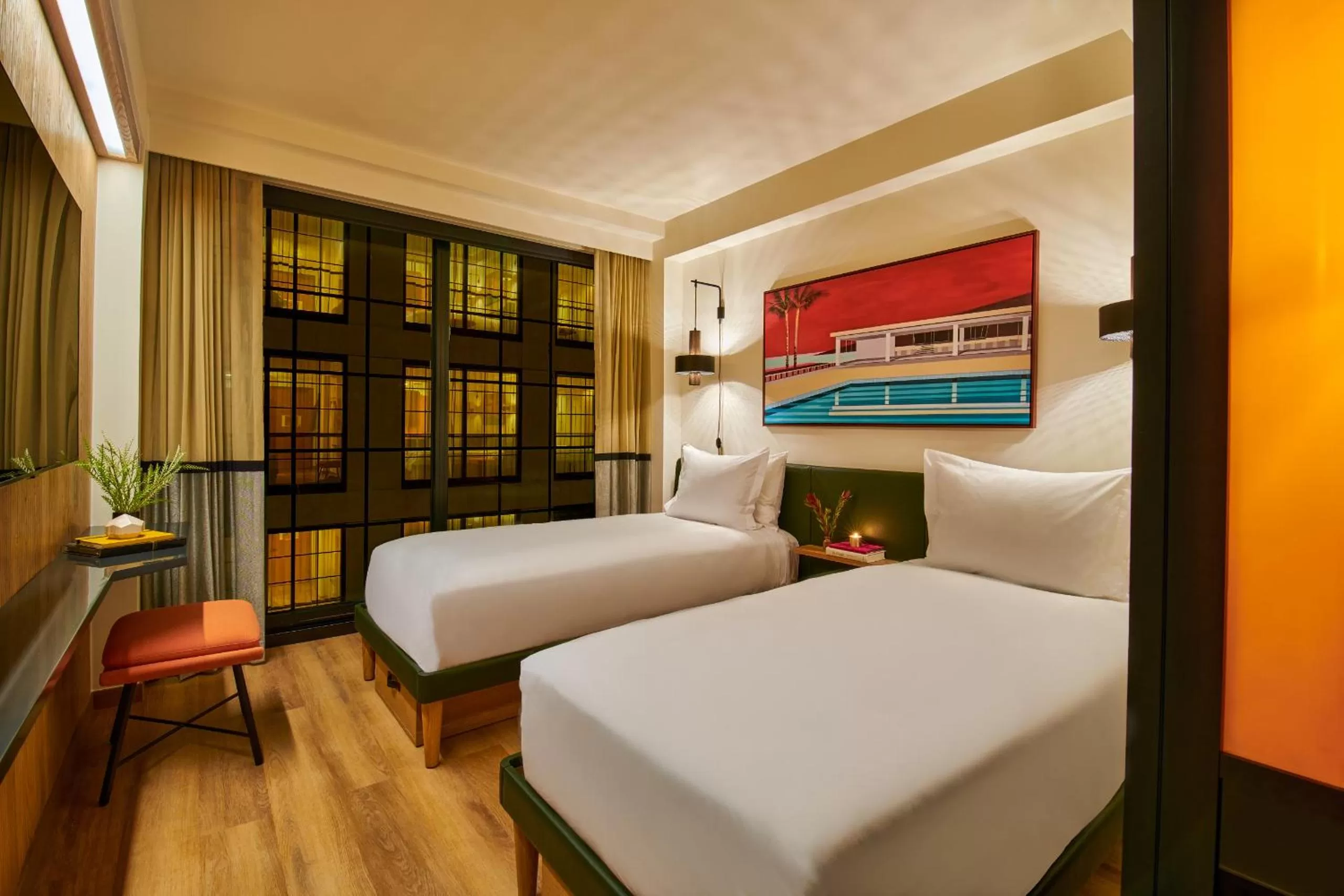 Twin Room with Interior Atrium View in HOLLYWOOD VOLUME, a Tribute Portfolio Hotel