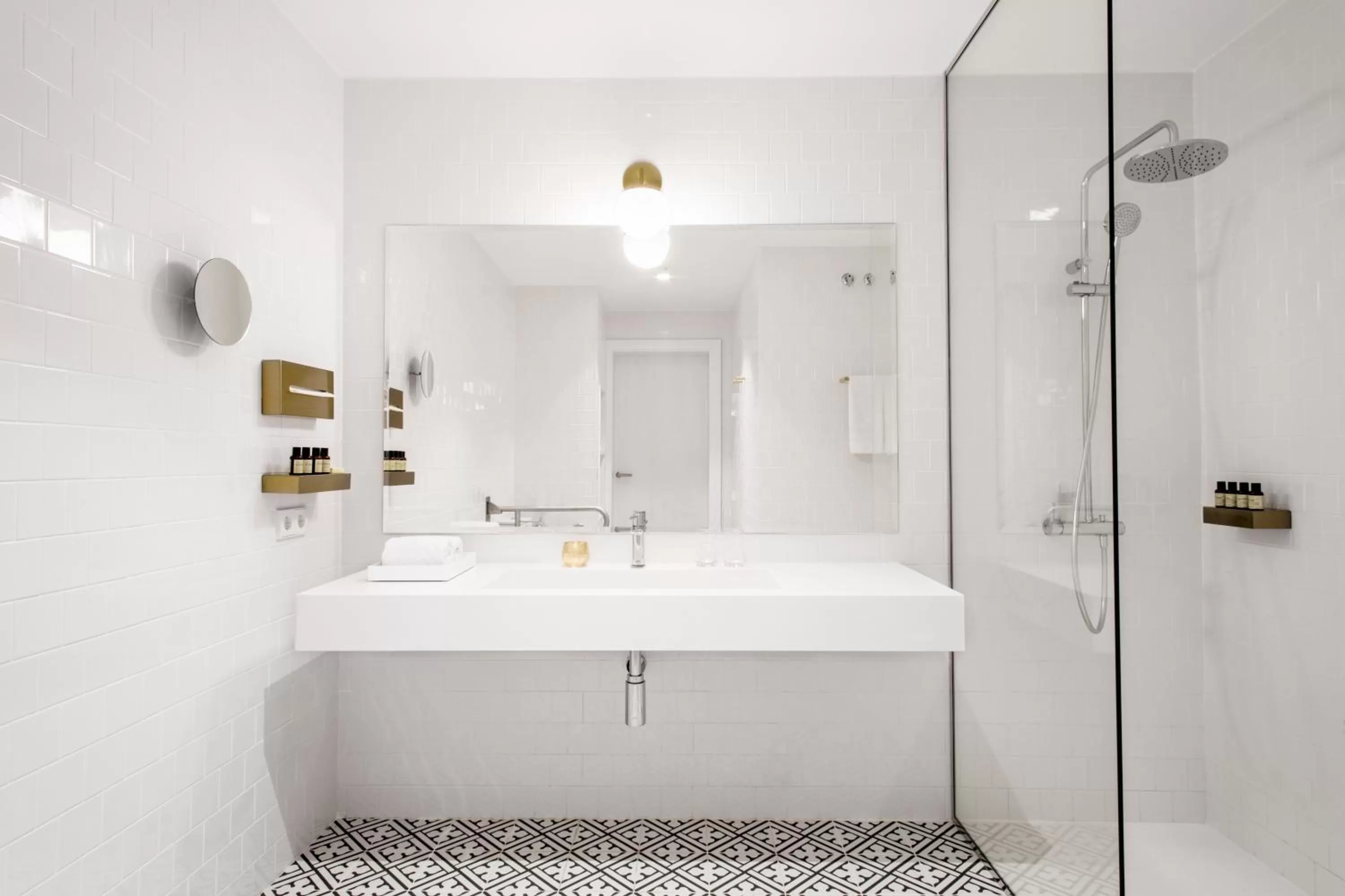 Bathroom in Hotel Midmost by Majestic Hotel Group