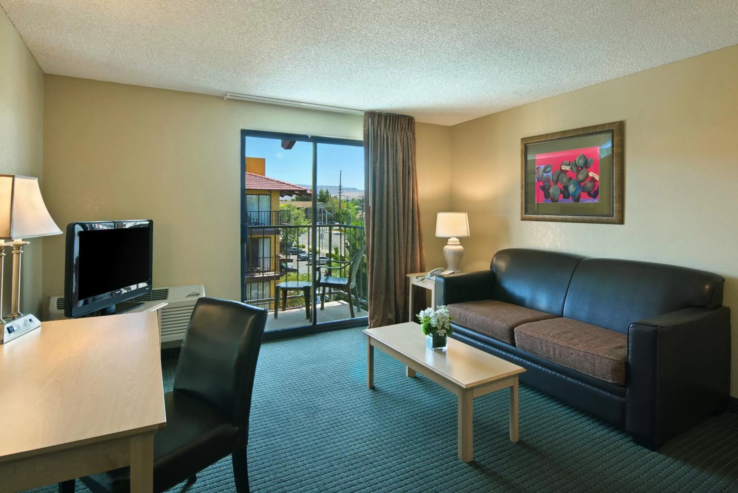 Pool View Extended Stay Queen Suite  in Oxnard Inn Lancaster