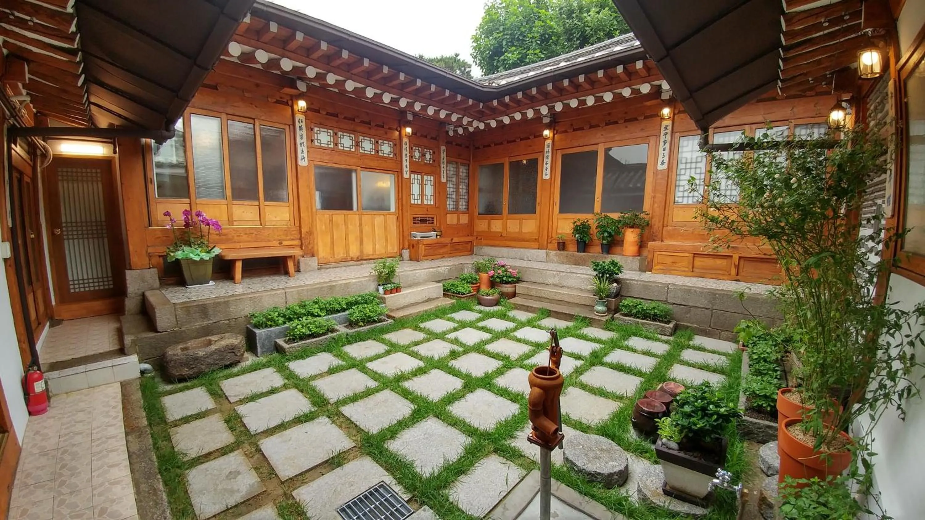 Property building in Bukchon Sosunjae Guesthouse