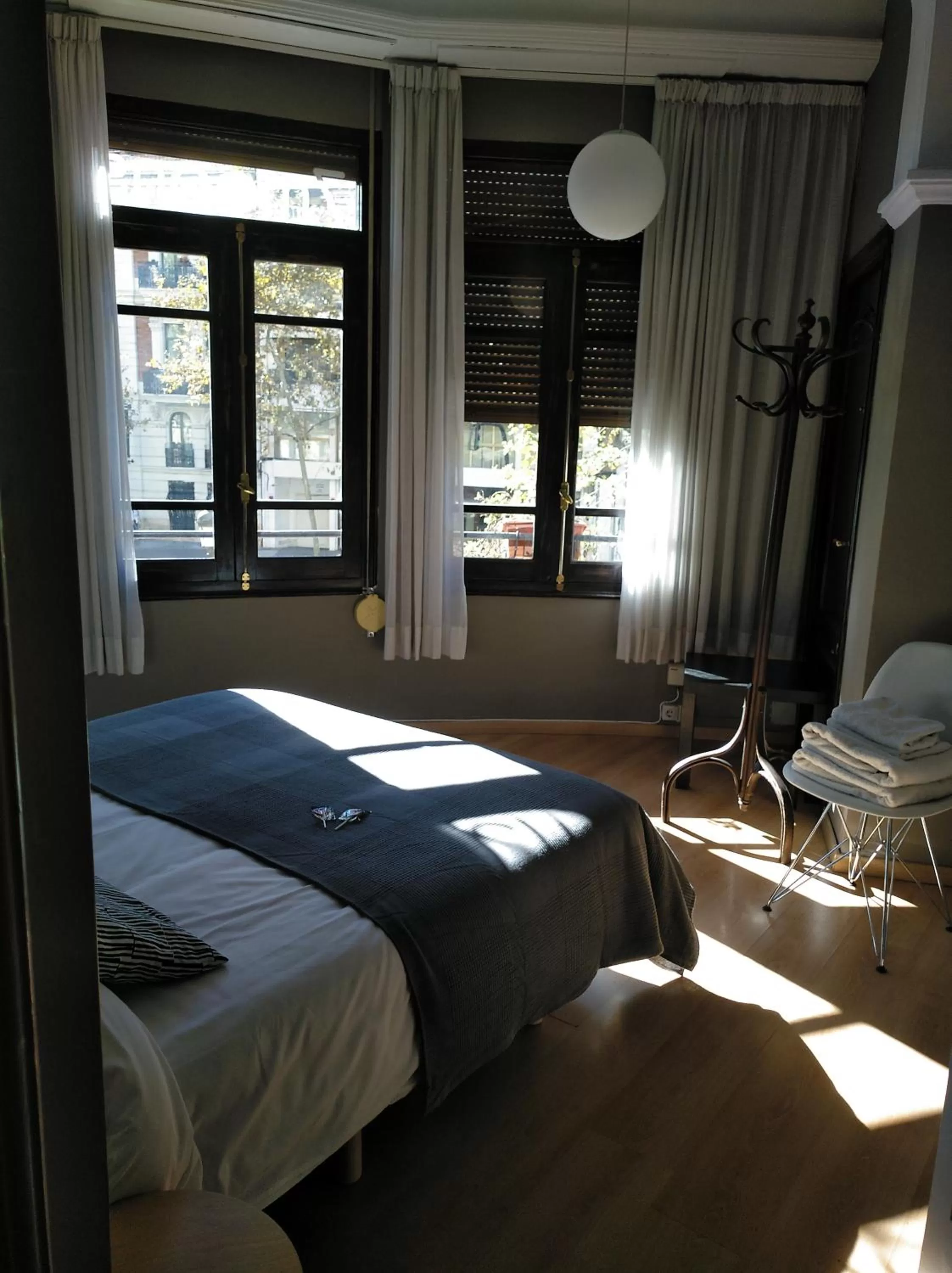 Queen Room with Shared Bathroom in 7 Moons B&B