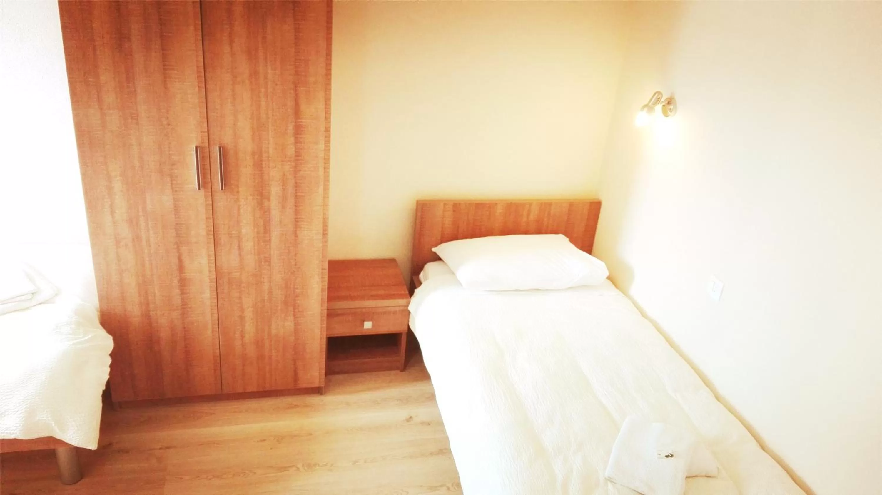 Photo of the whole room, Bed in Pansion Eden