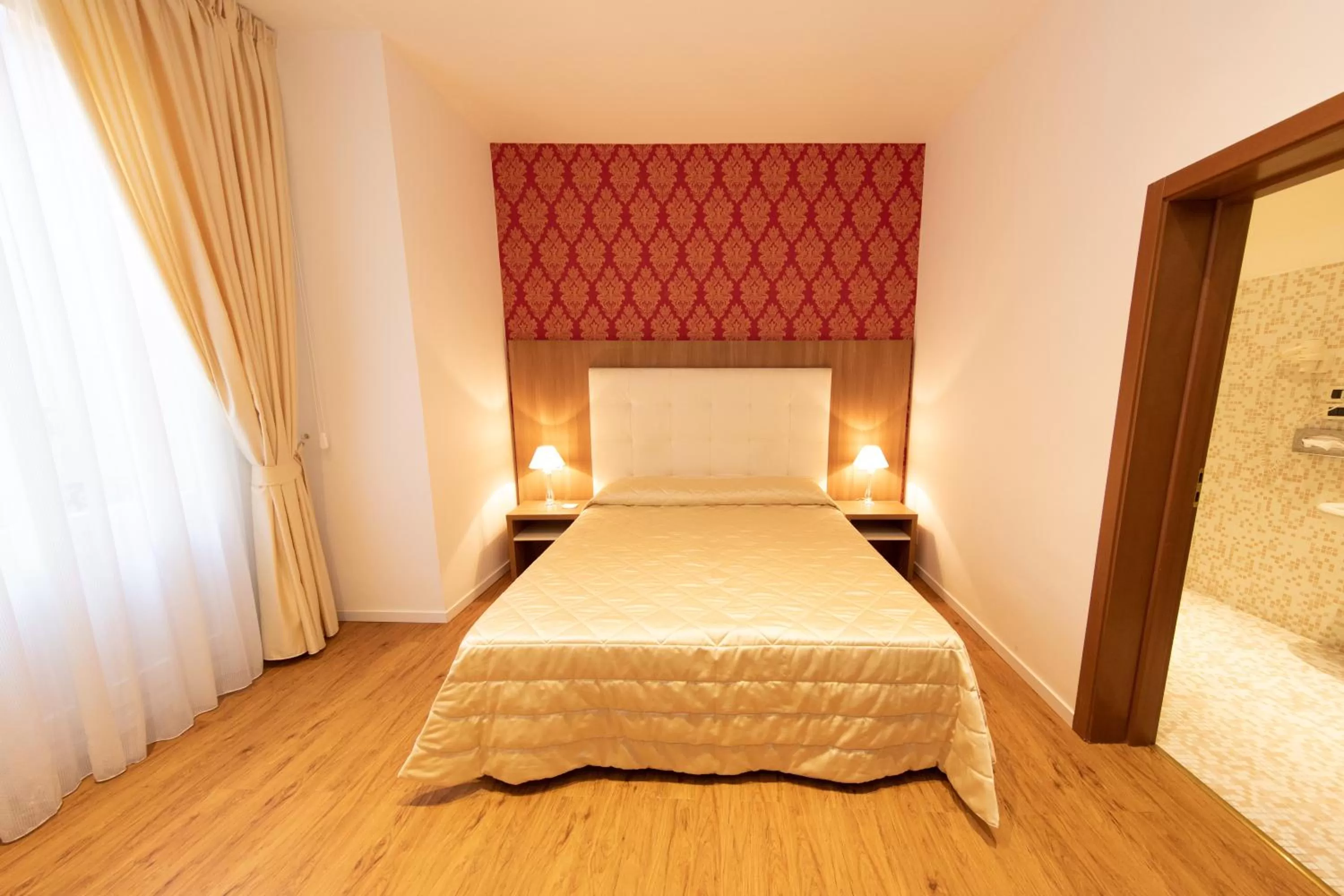 Photo of the whole room, Bed in Albergo Rossini 1936