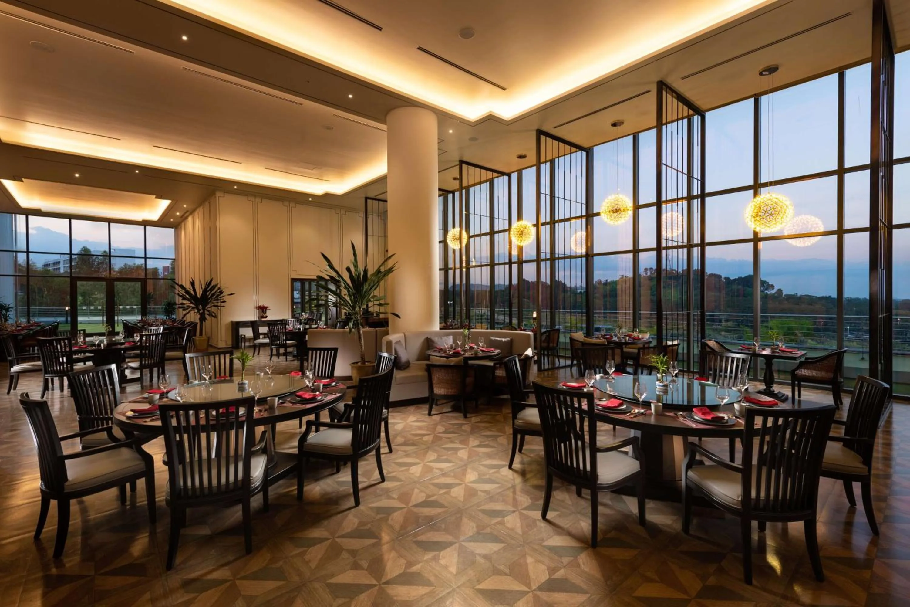 Restaurant/places to eat in Hilton Clark Sun Valley Resort