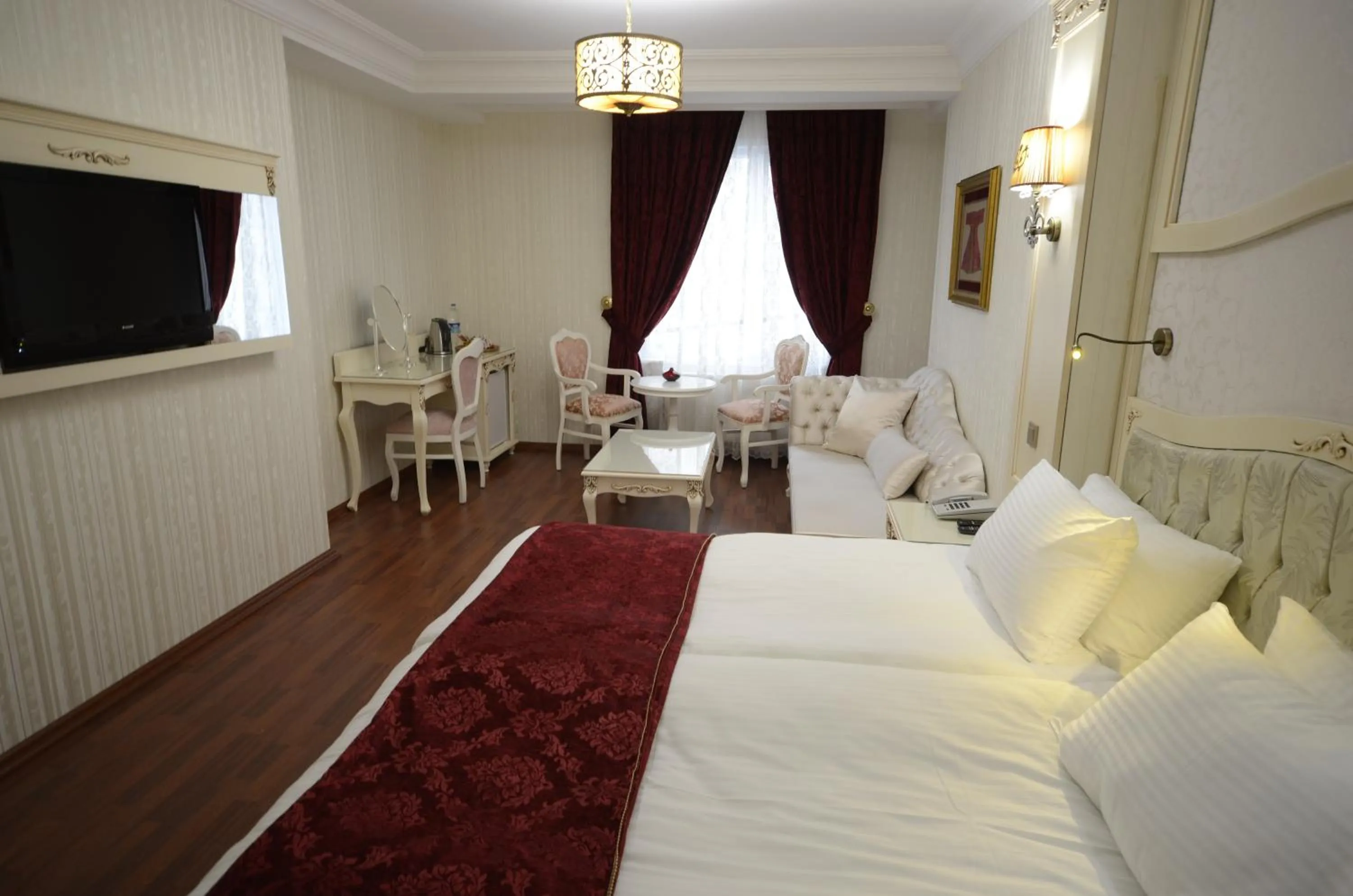 Photo of the whole room, Bed in Muyan Suites