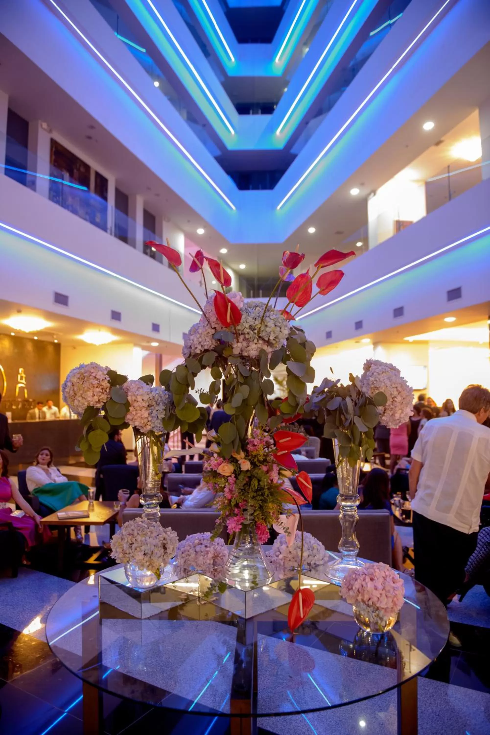 People in Wyndham Manta Sail Plaza Hotel and Convention Center