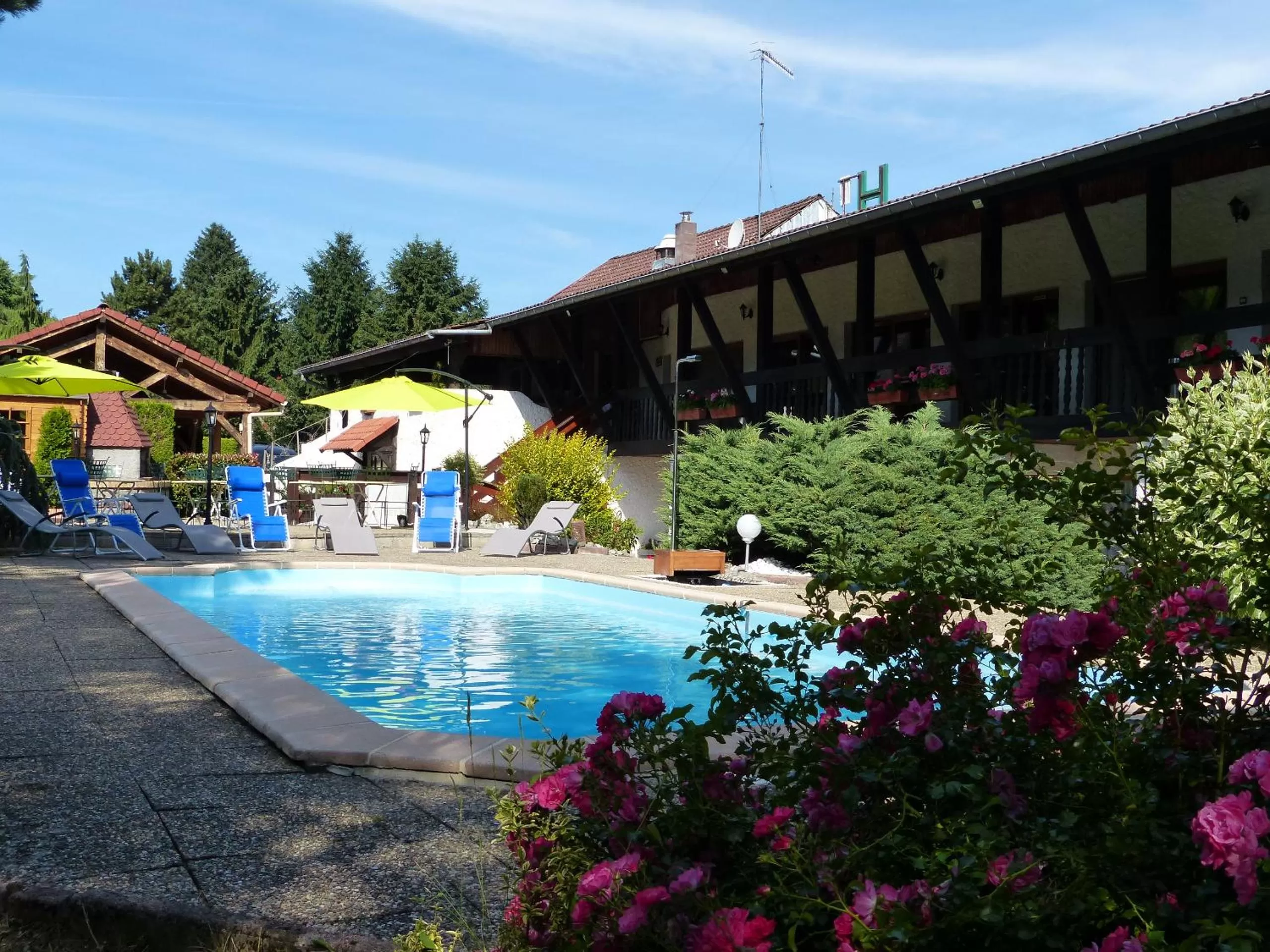 Swimming pool in La Vieille Ferme