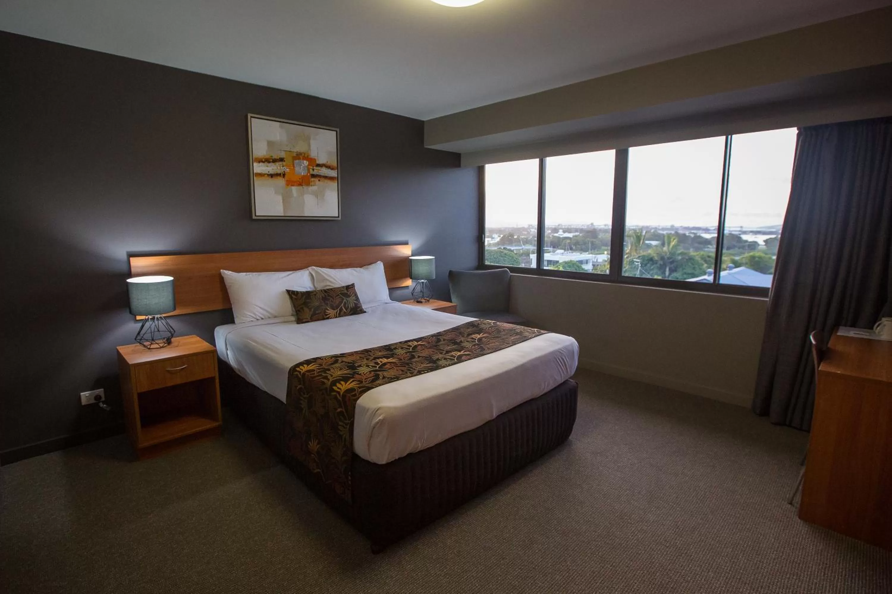 Queen Room with Harbor View in Gladstone Reef Hotel Motel