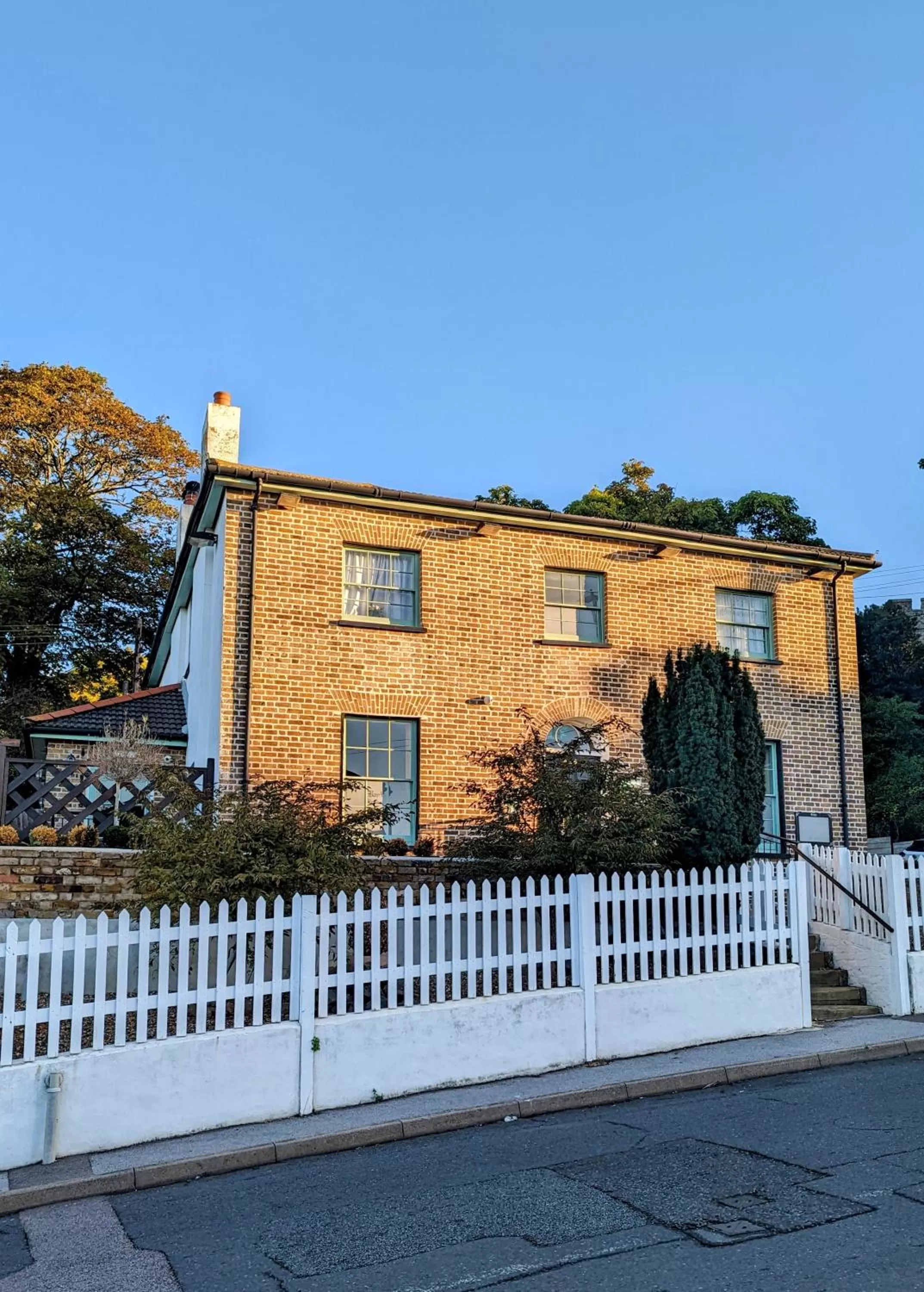 Property Building in Banks Bed & Continental Breakfast