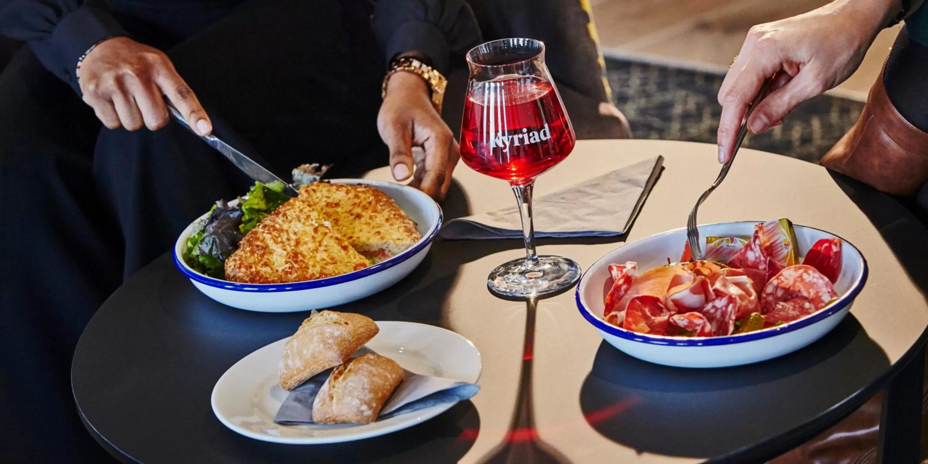 Restaurant/places to eat in Kyriad Combs-La-Ville - Senart