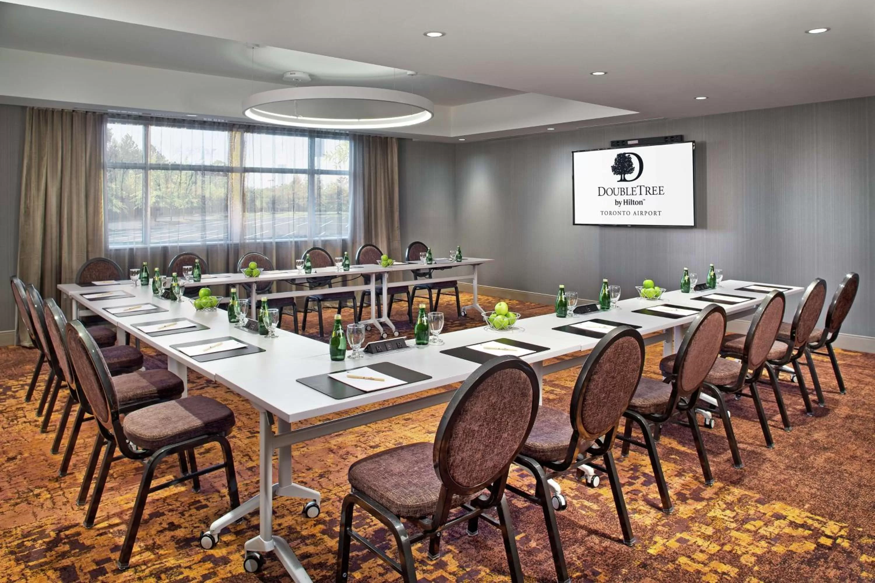 Meeting/conference room in Doubletree by Hilton Toronto Airport, ON