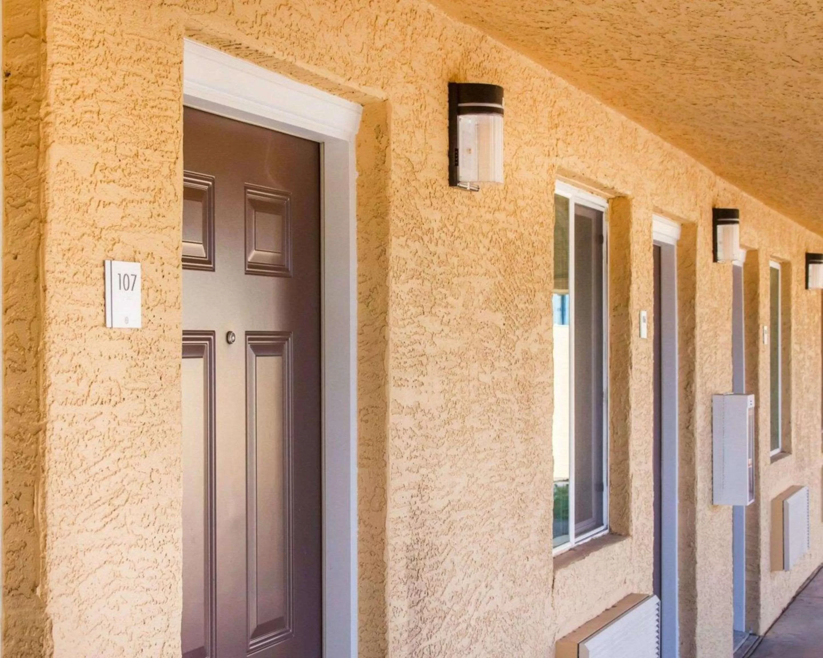Property building in Rodeway Inn Old Town Scottsdale