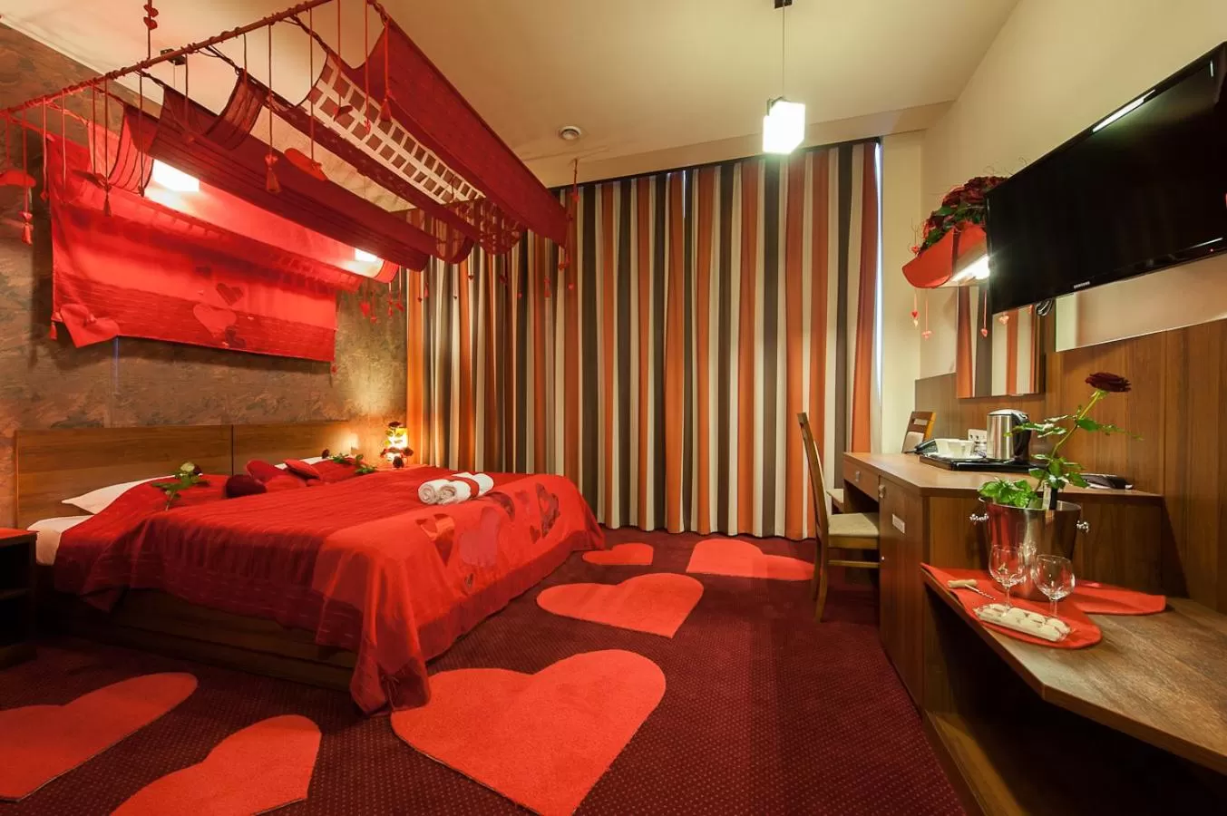 Photo of the whole room, Bed in Hotel Alexander