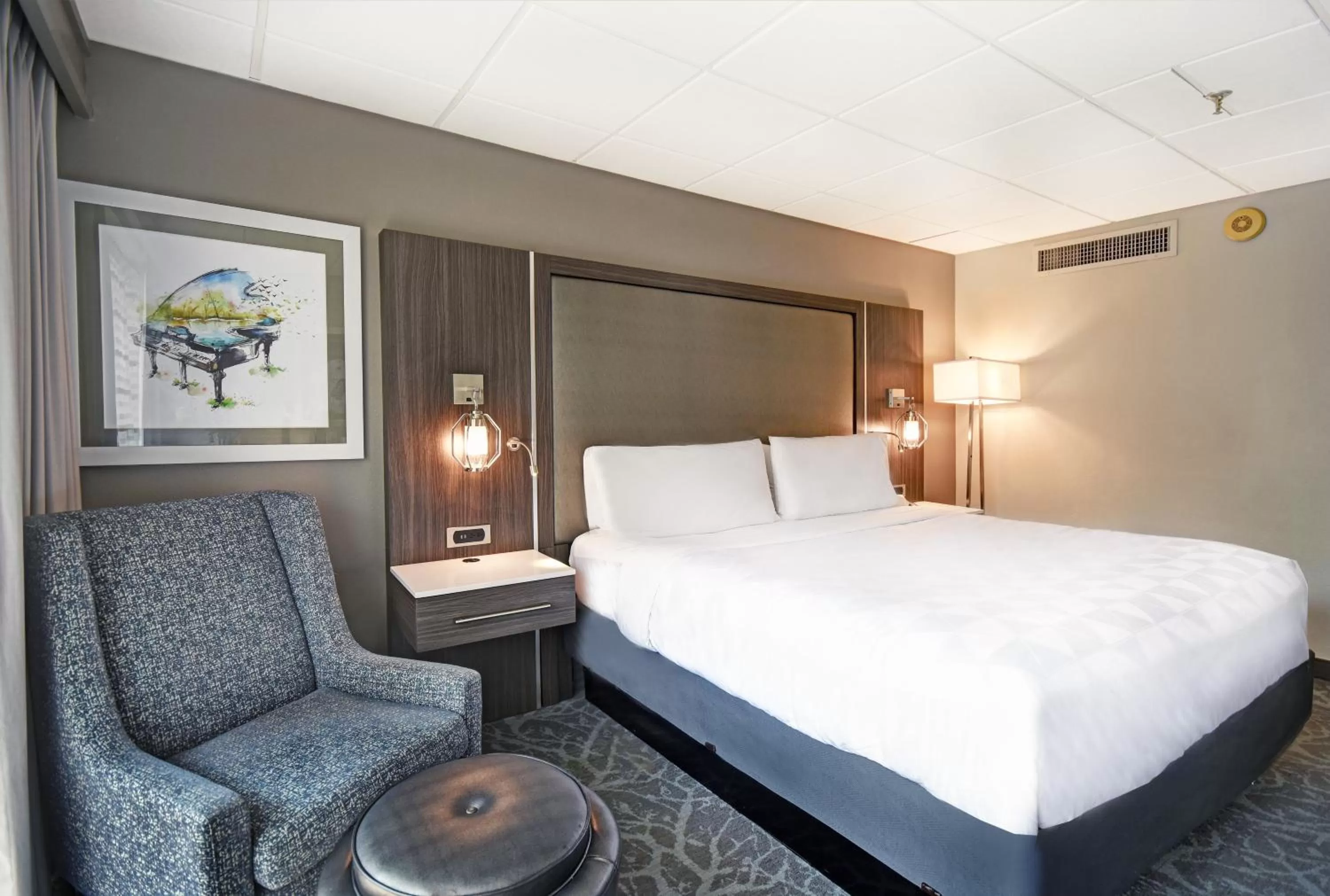 Photo of the whole room, Bed in Holiday Inn - Memphis Downtown - Beale St. by IHG
