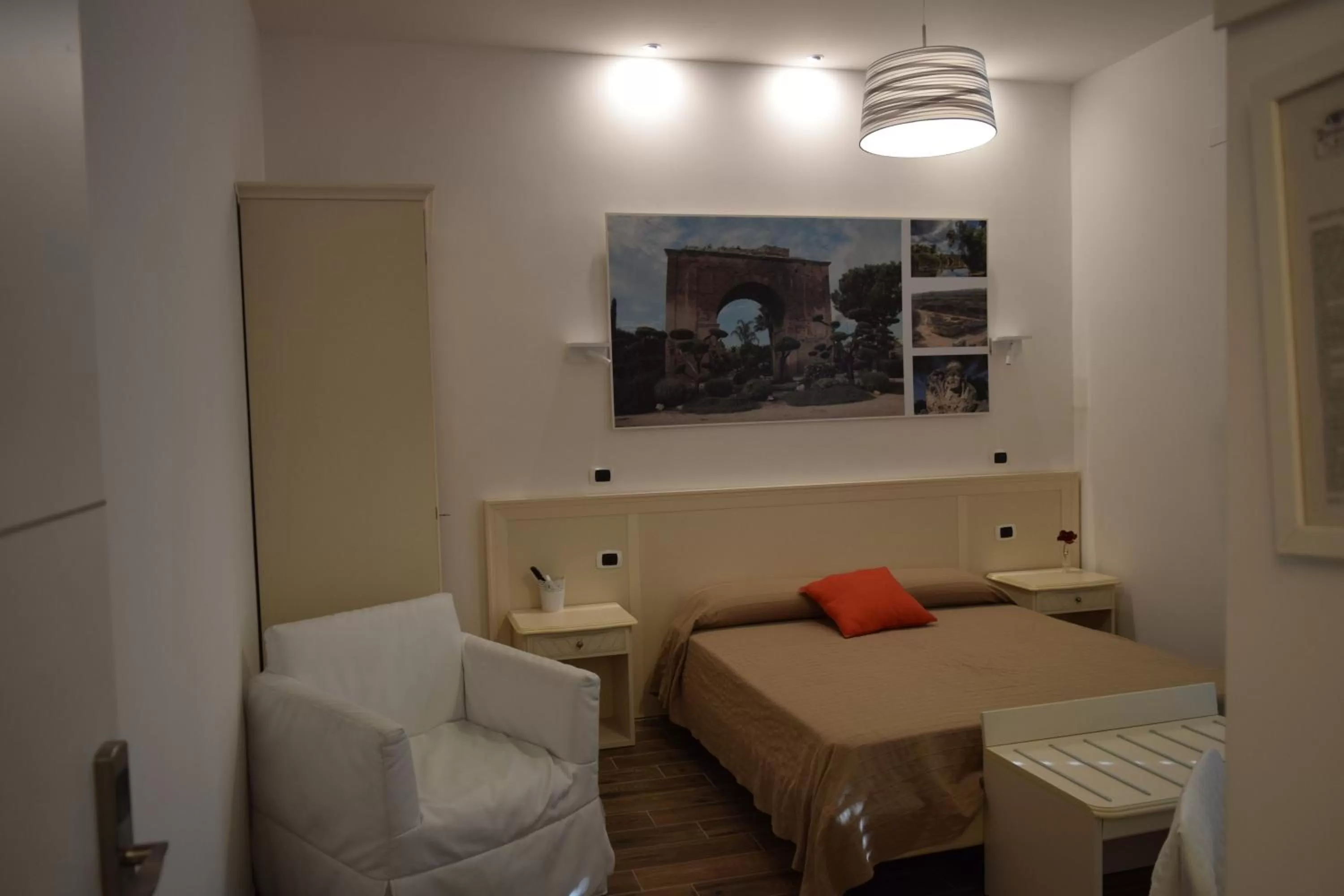 Photo of the whole room, Bed in DomuS al Corso B&B