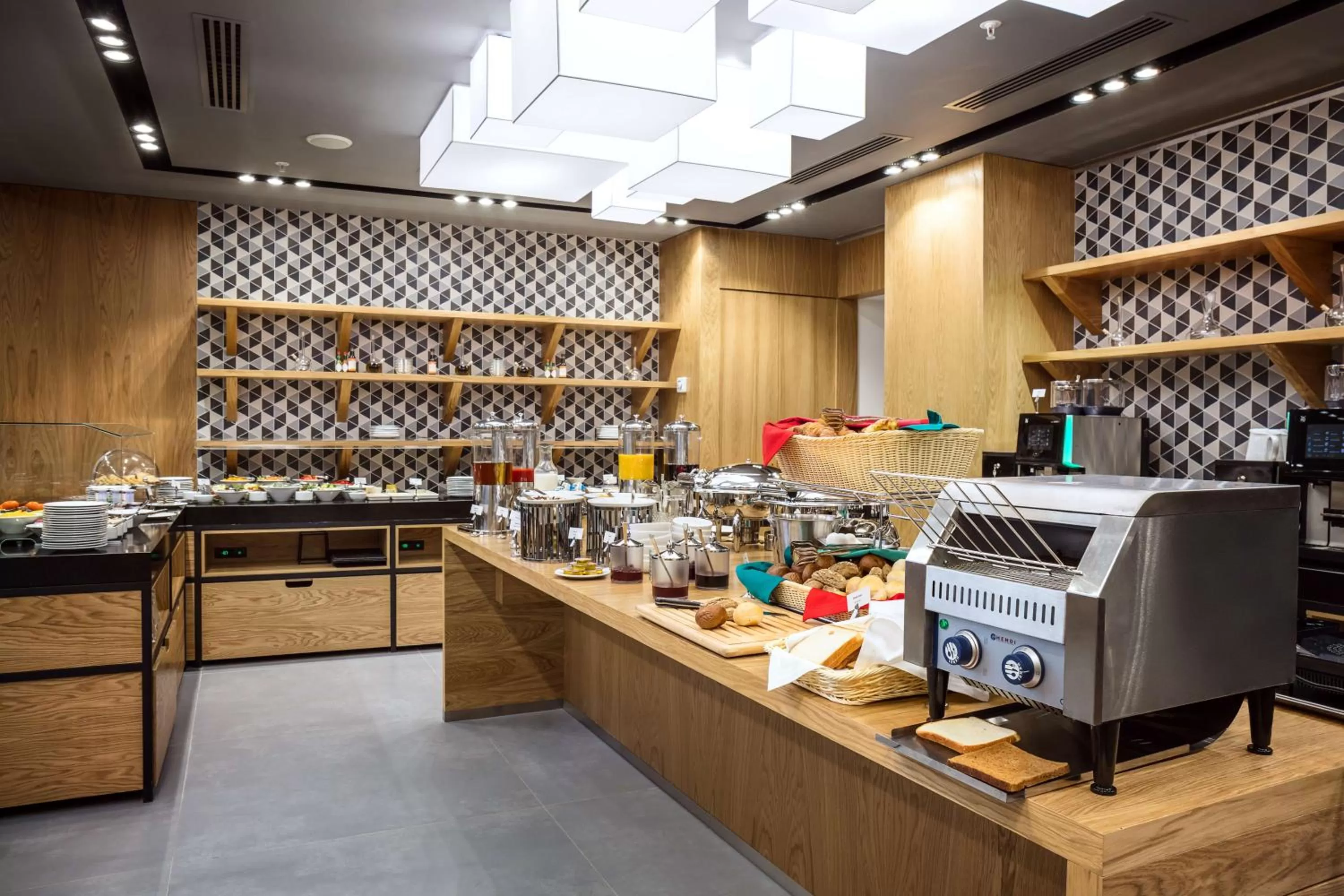 Restaurant/places to eat in Novotel Almaty City Center