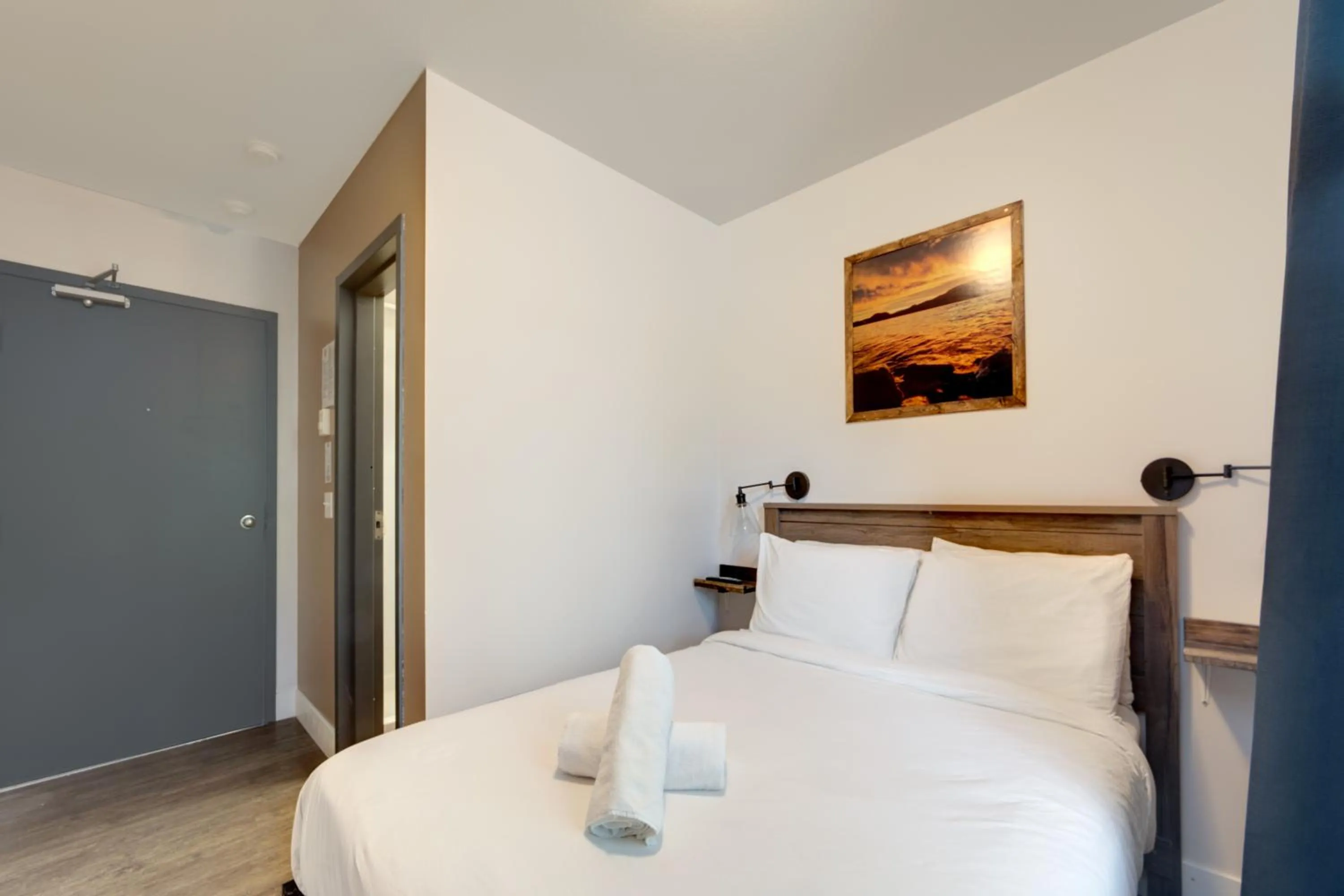 Double Room with Private Bathroom in Samesun Kelowna