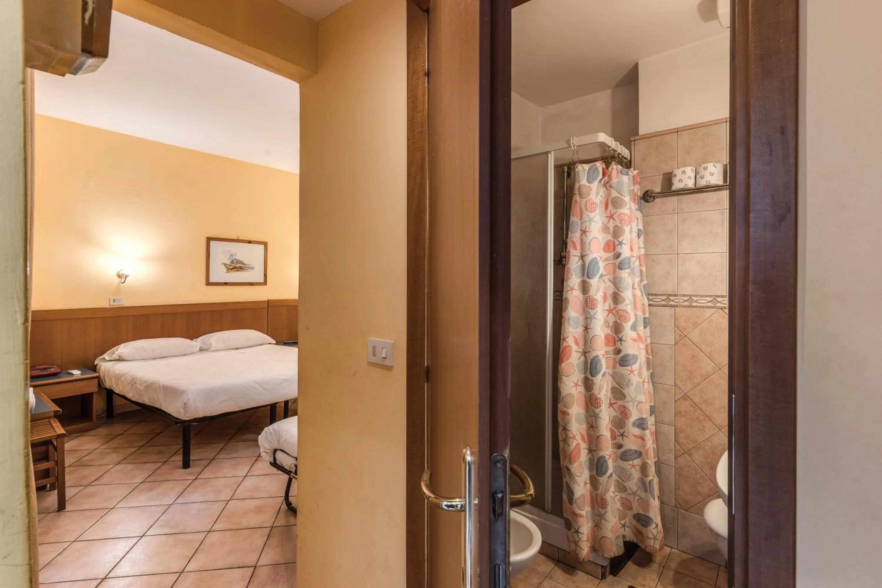 Shower in Hotel Pomezia