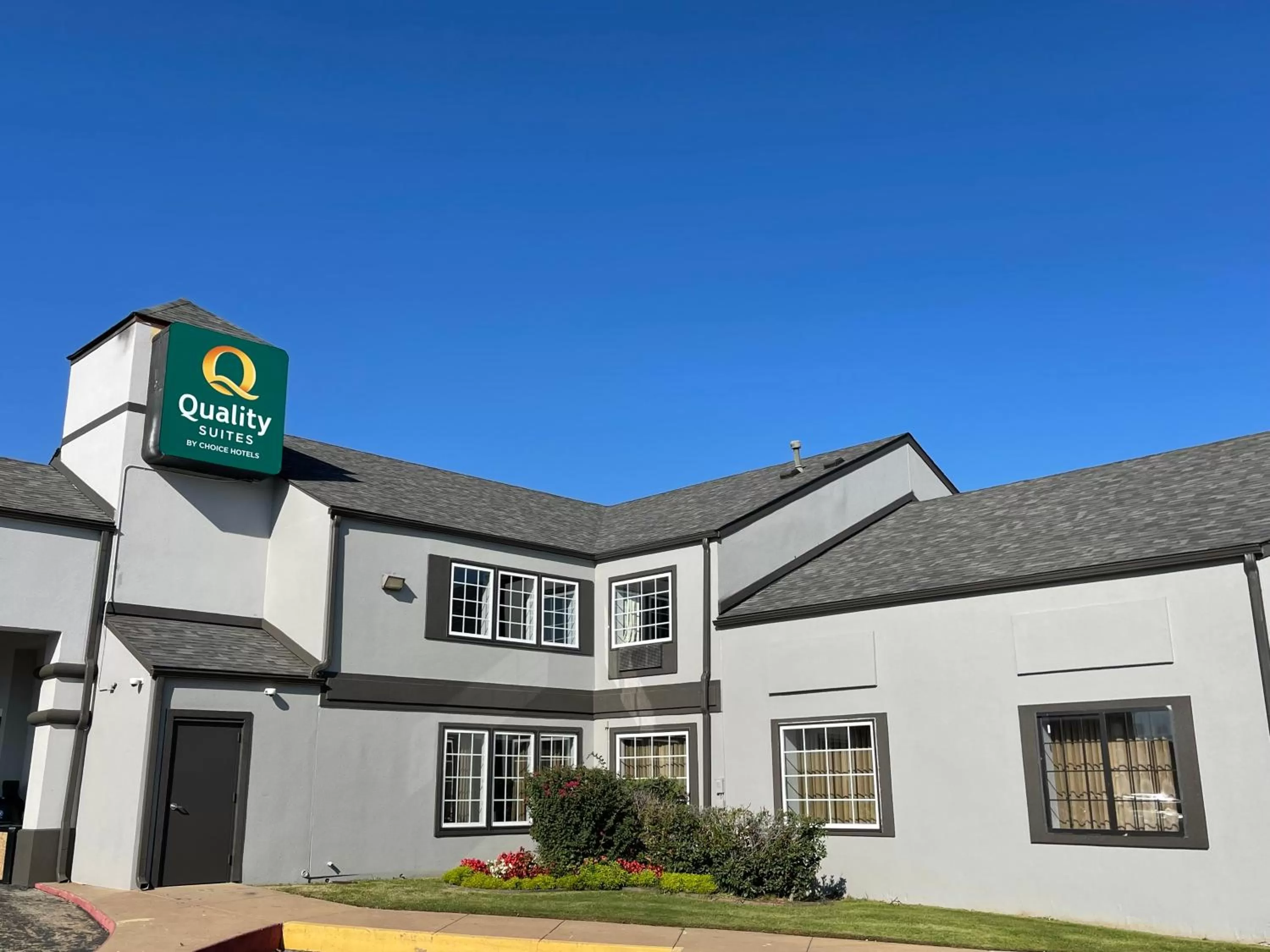 Property logo or sign in Quality Suites Tulsa I-44