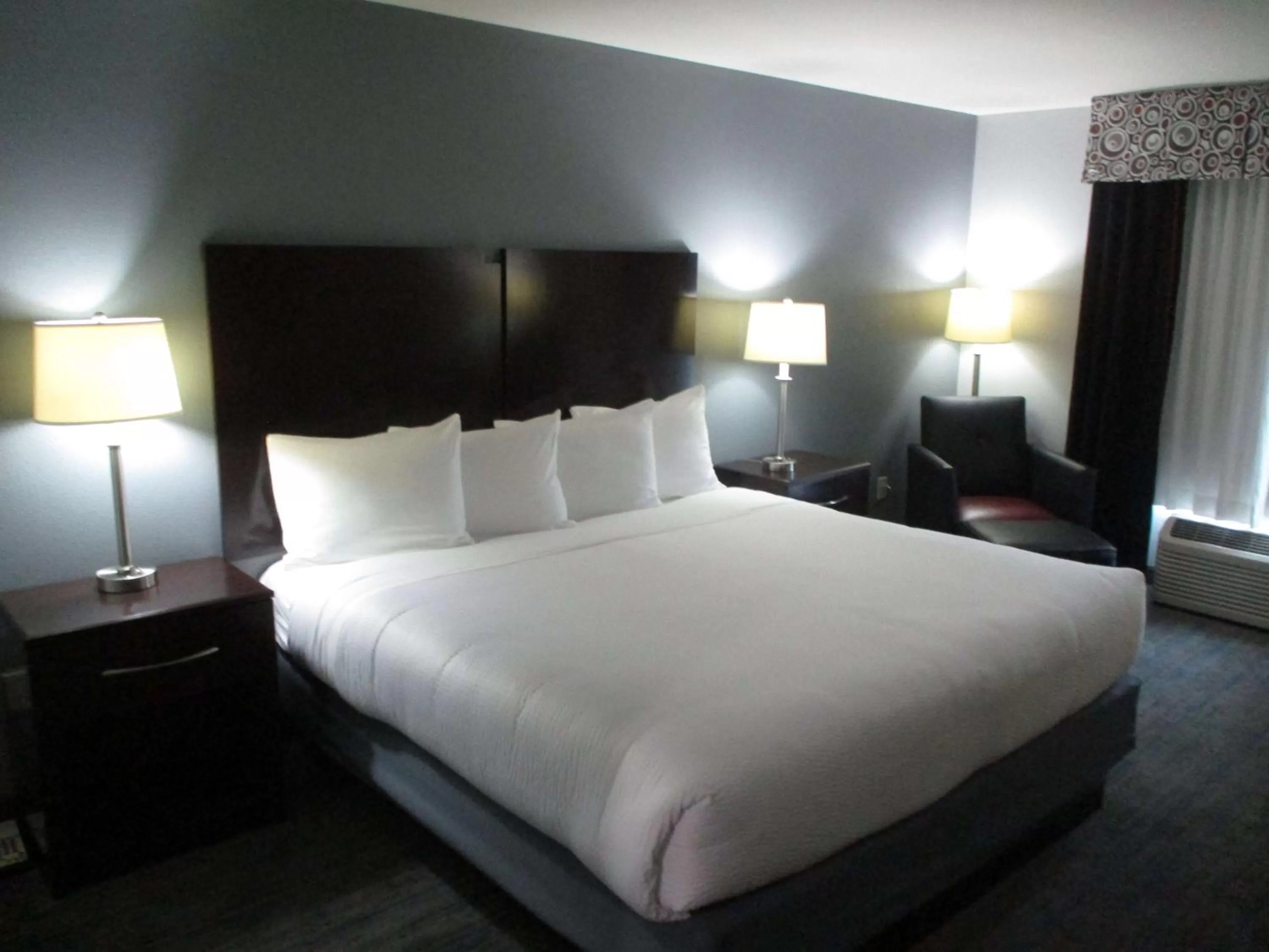 King Suite with Communication Assistance in Best Western Plus Stephenville Inn