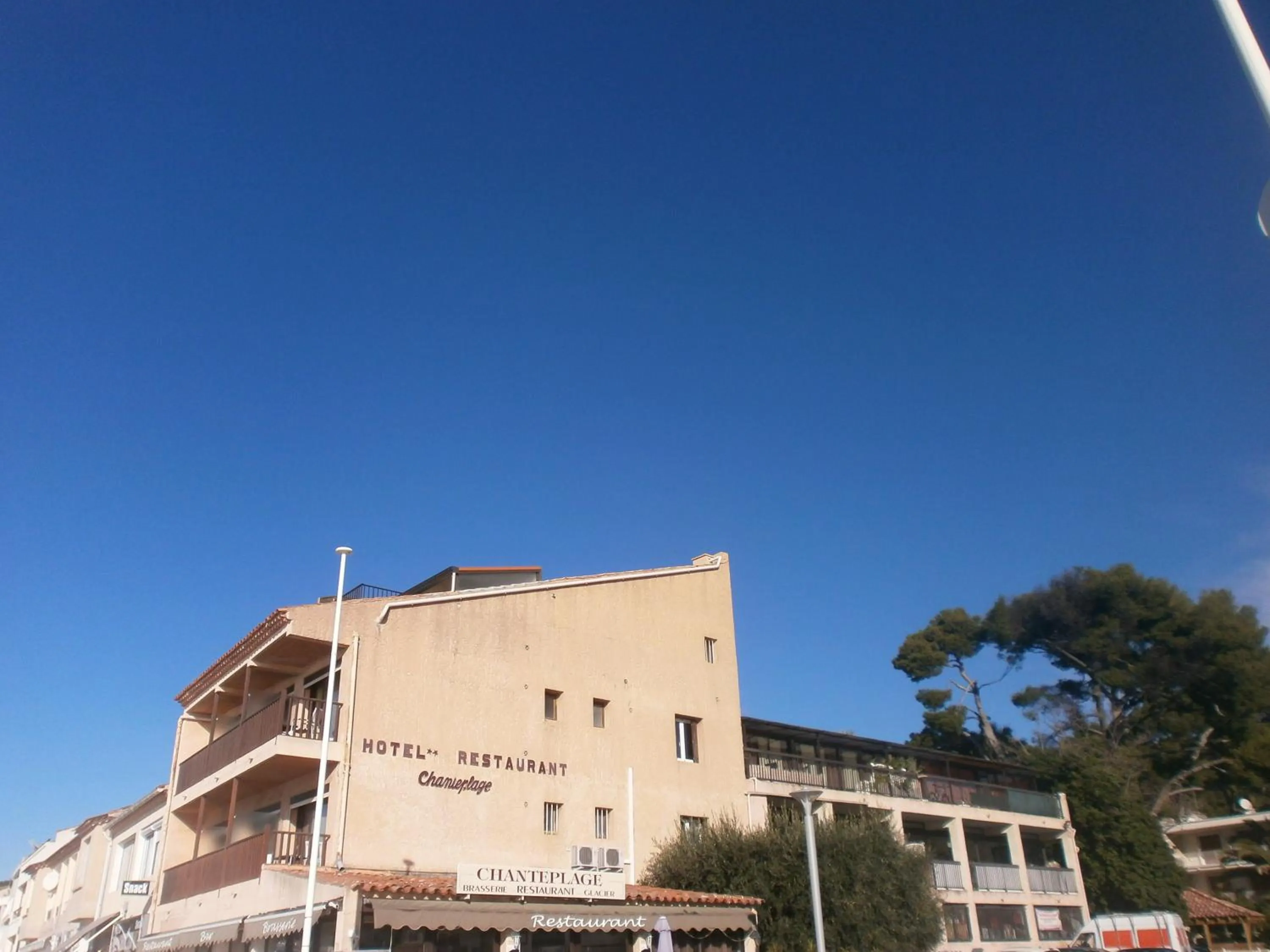 Property building in Hotel Chanteplage