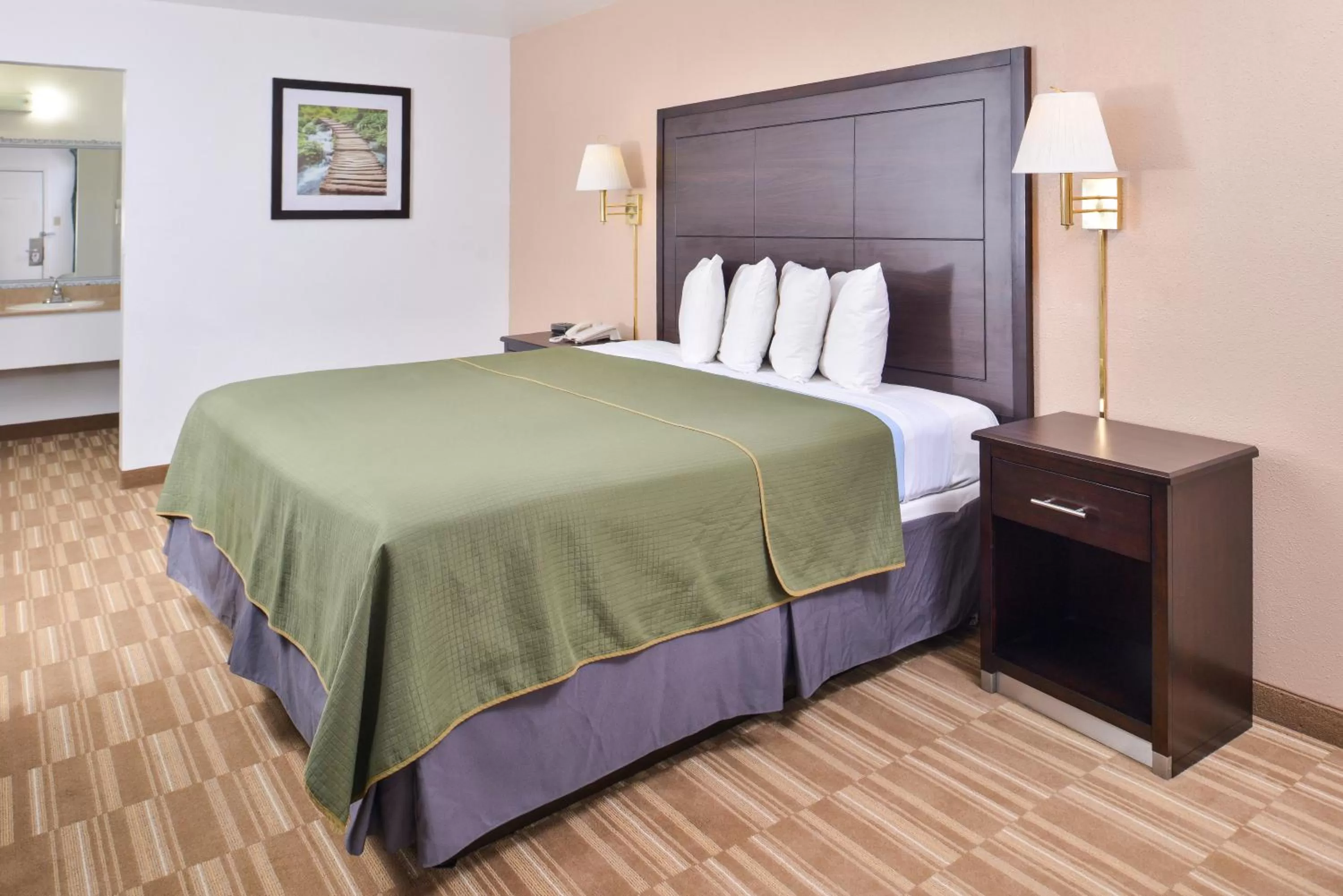 Bedroom, Bed in Americas Best Value Inn Clute