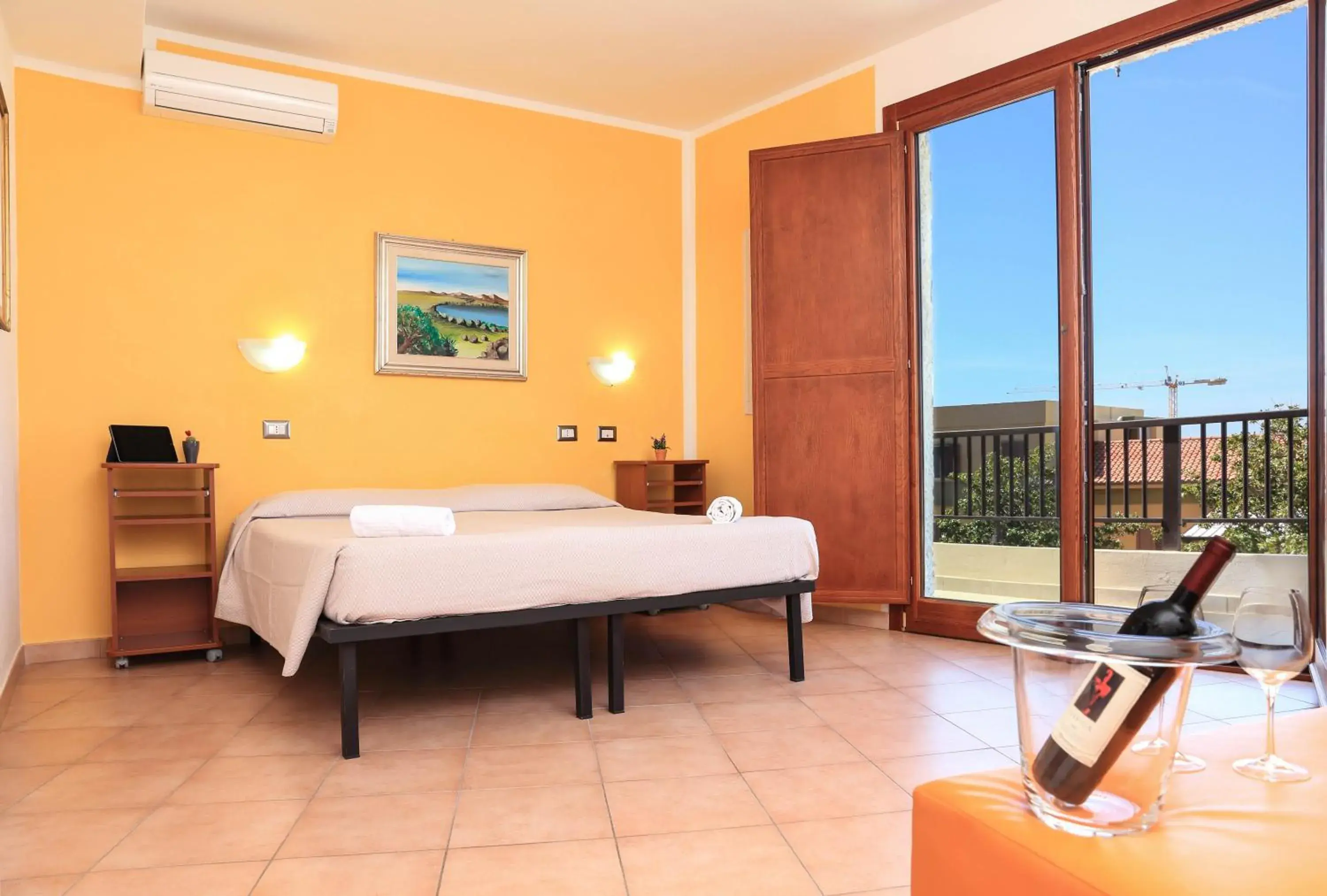 Classic Double or Twin Room with Partial Sea View in Hotel Villa Piras Classic Double or Twin Room with Partial Sea View in Hotel Villa Piras
