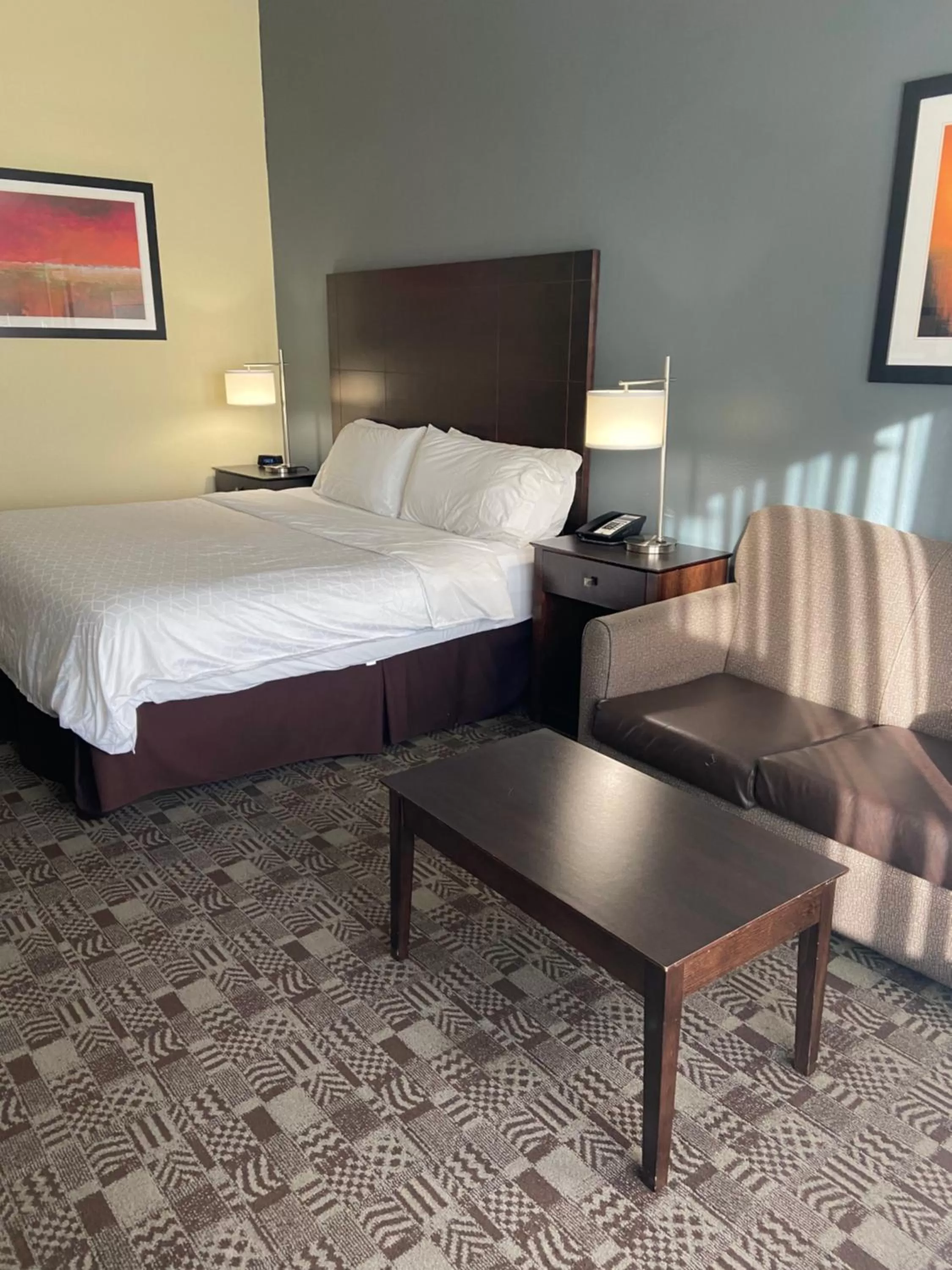 Standard  Room in Holiday Inn Express Hotel & Suites Solana Beach-Del Mar, an IHG Hotel