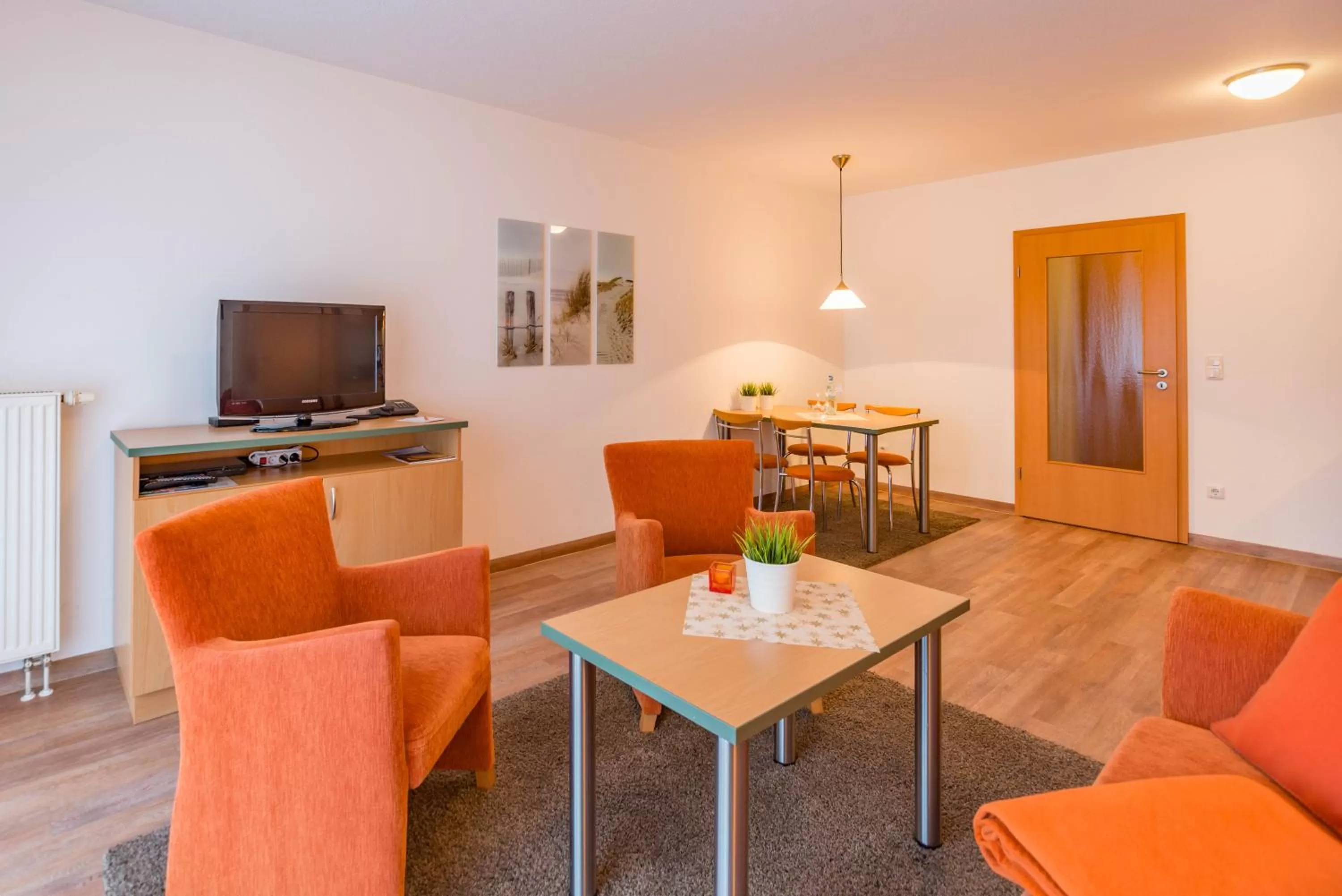 Photo of the whole room, TV/Entertainment Center in Am Weststrand Apartmenthaus Waldeck