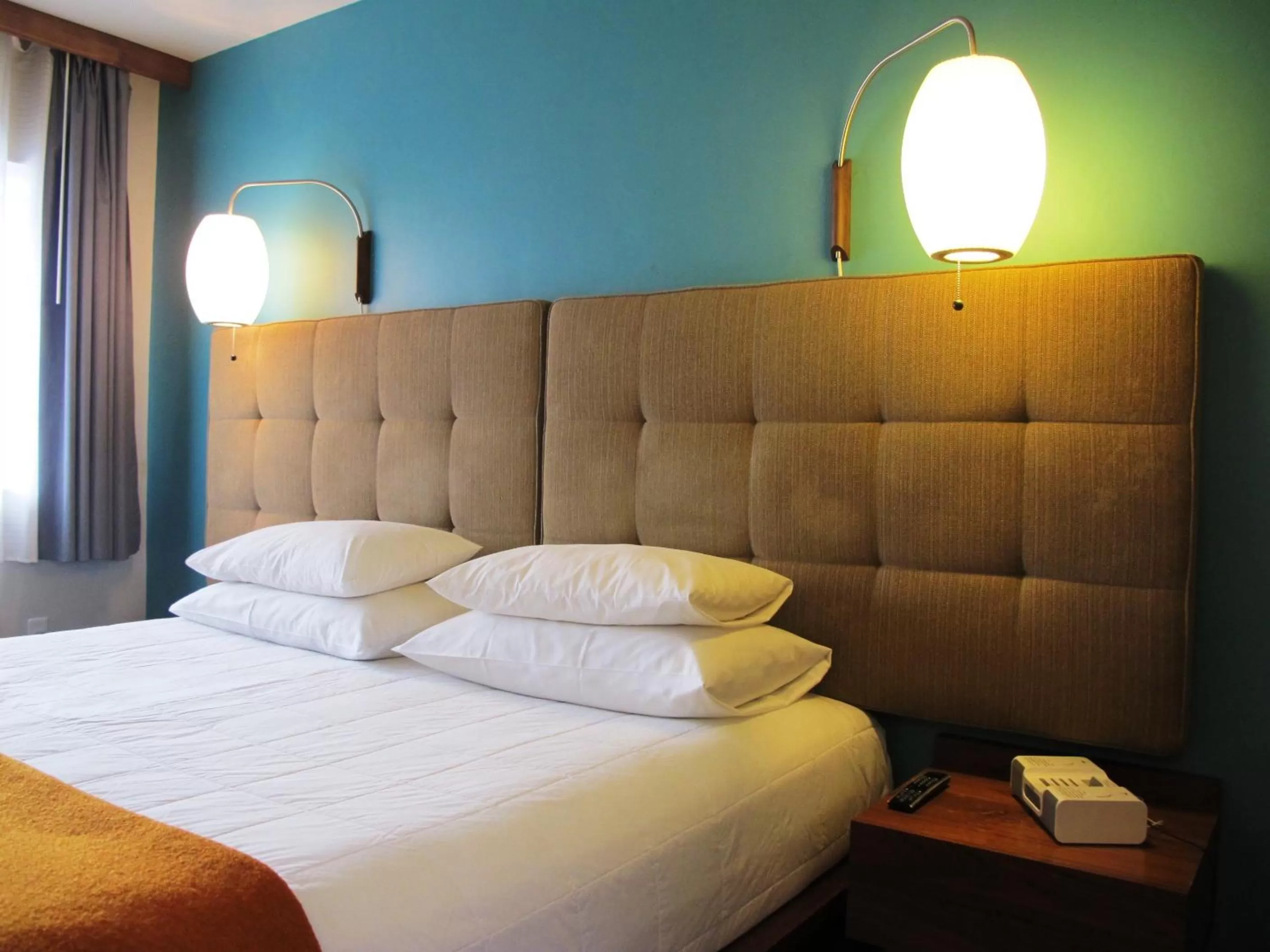 Queen Room in Modern Hotel