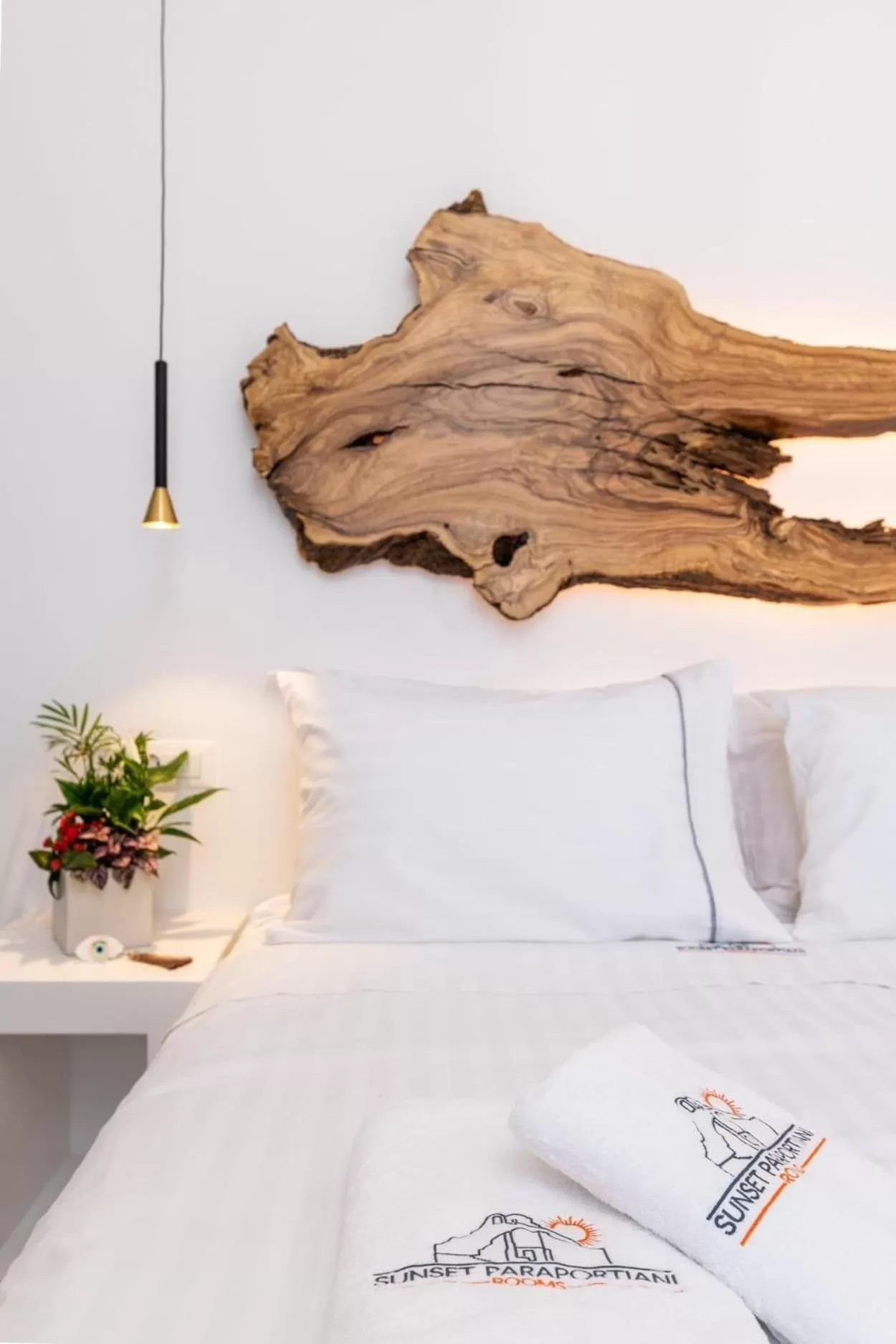 Bed in Sunset Paraportiani Rooms