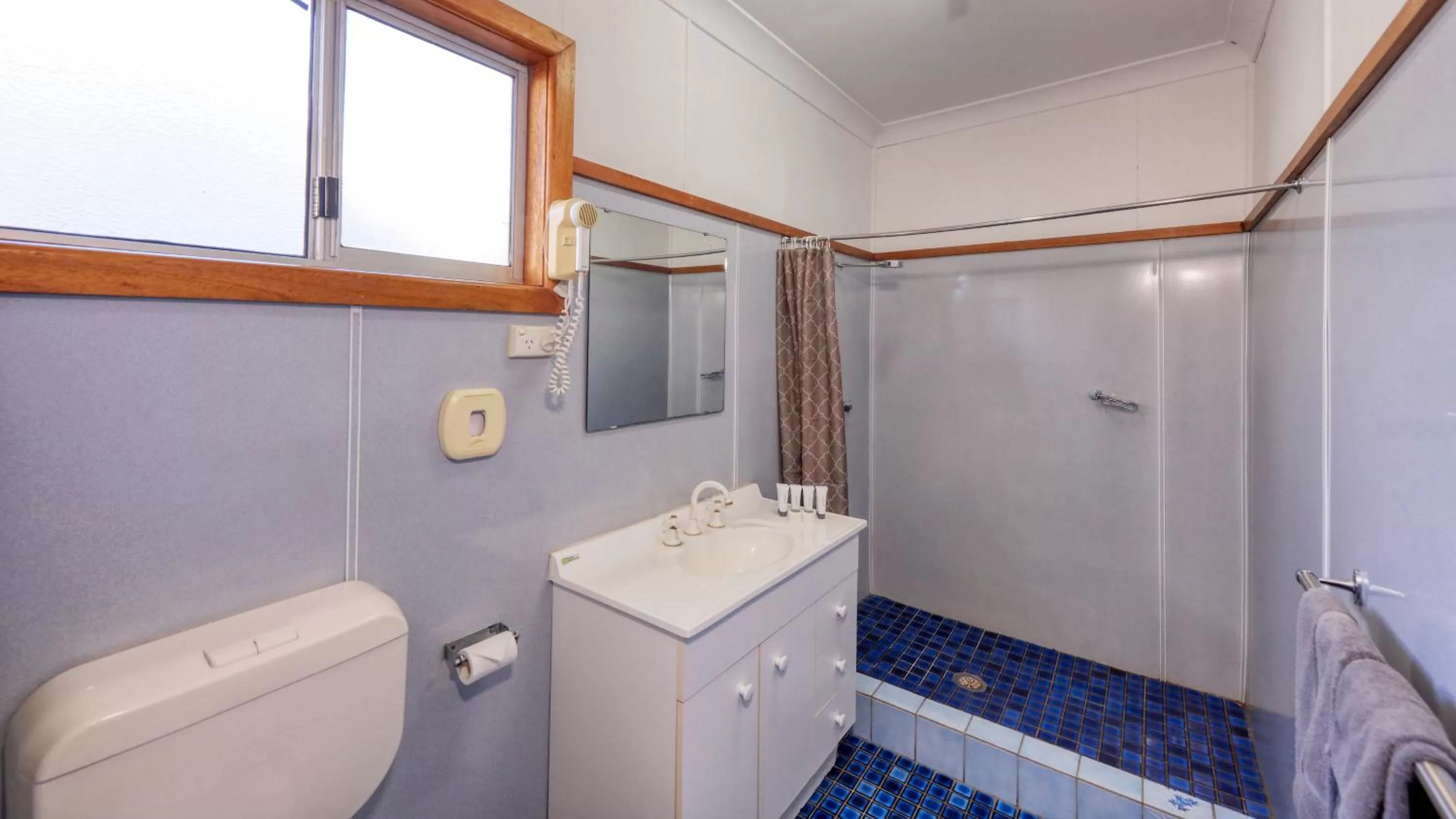 Shower in Darling River Motel