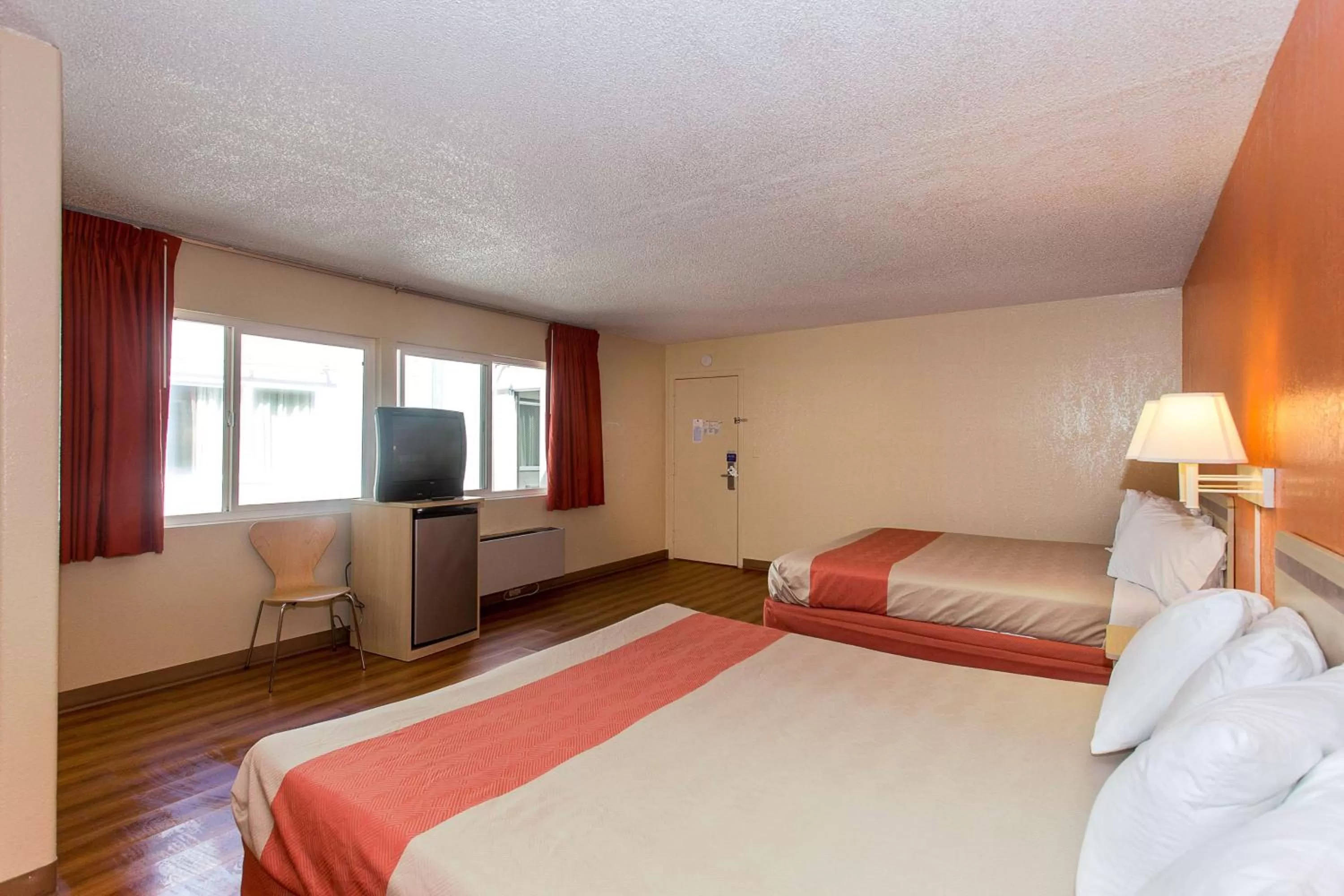 TV and multimedia, Bed in Motel 6 San Francisco Downtown