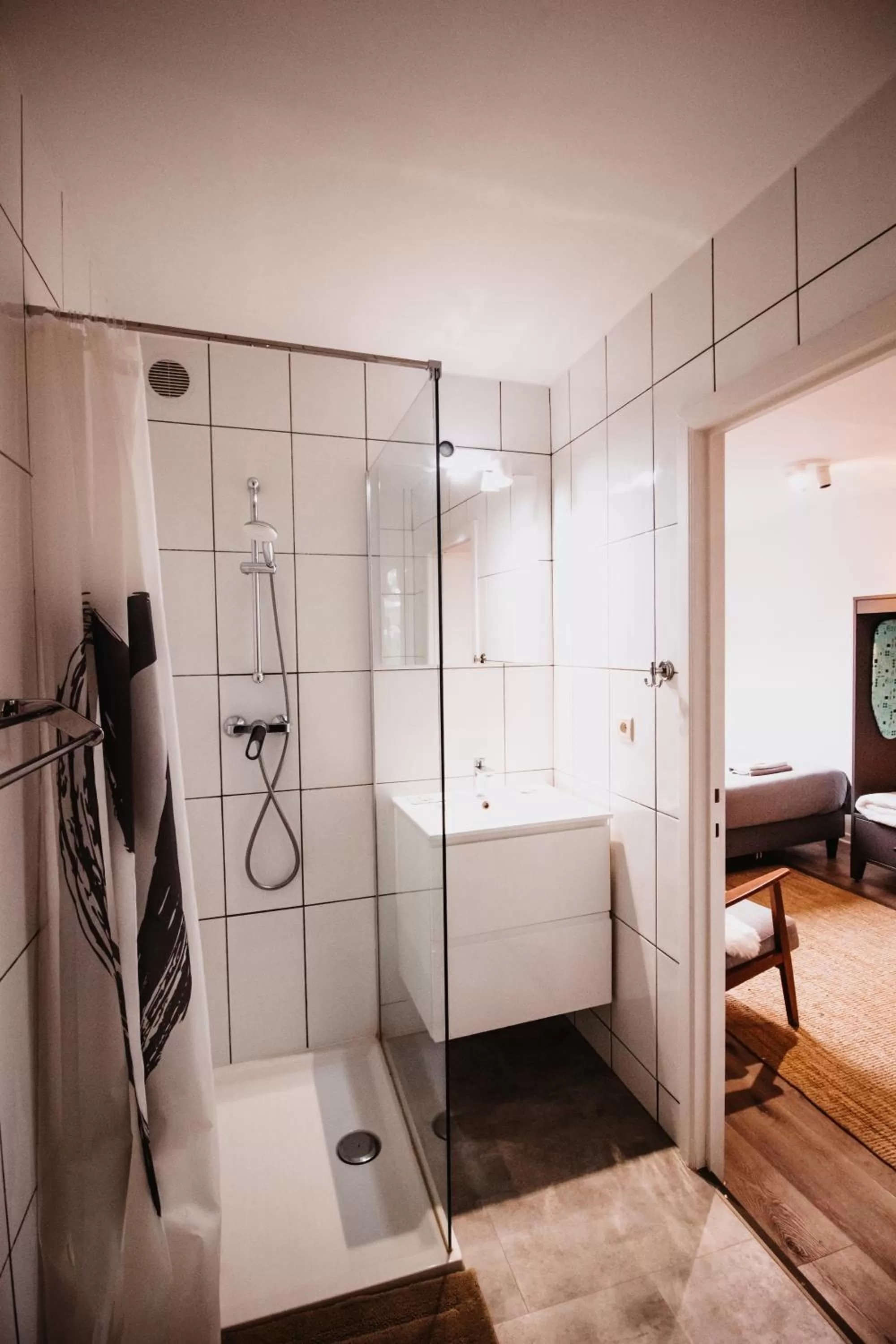 Bathroom, Bed in Super central in Brussels