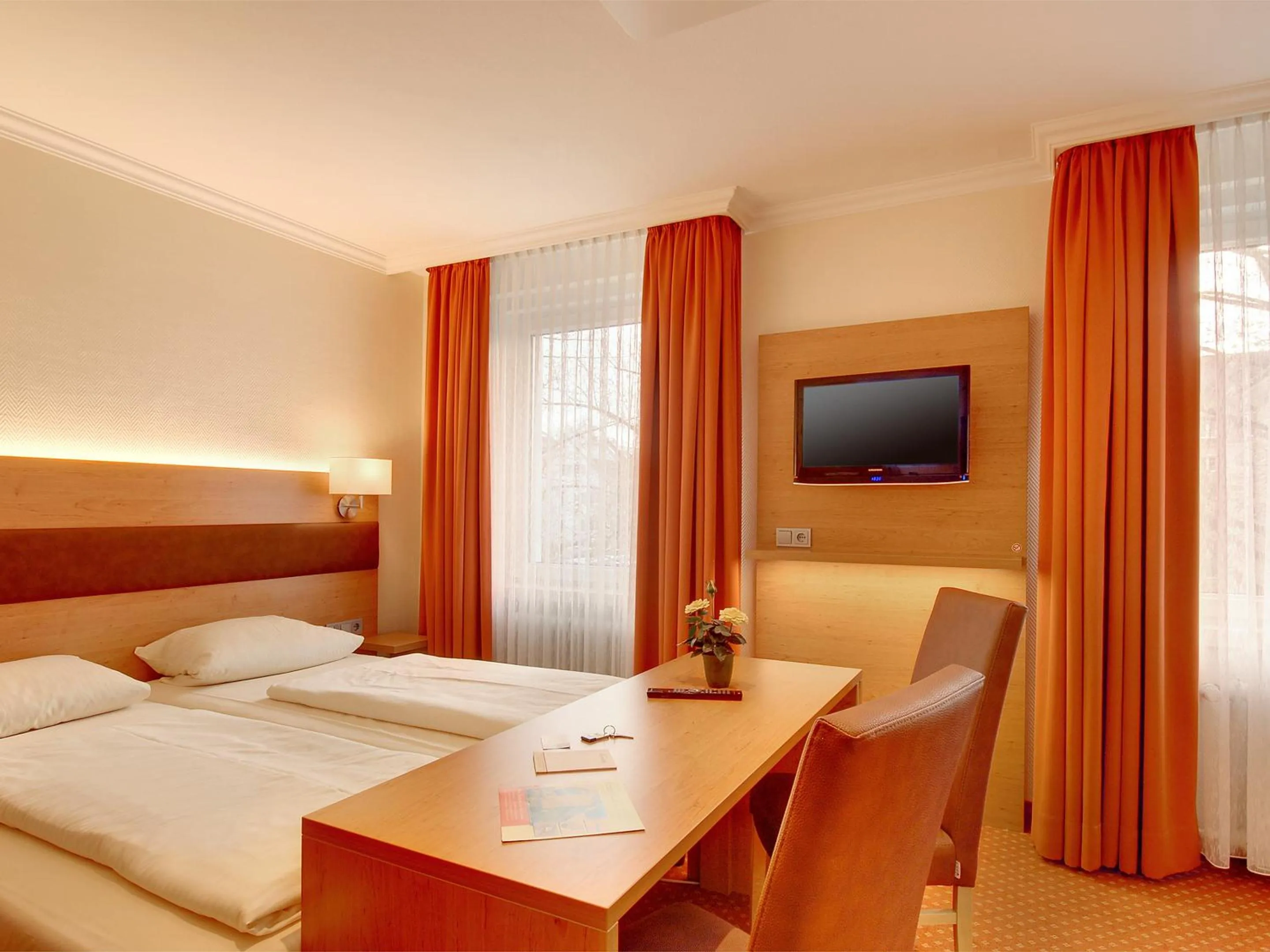 Photo of the whole room, Bed in Hotel Kriemhild am Hirschgarten