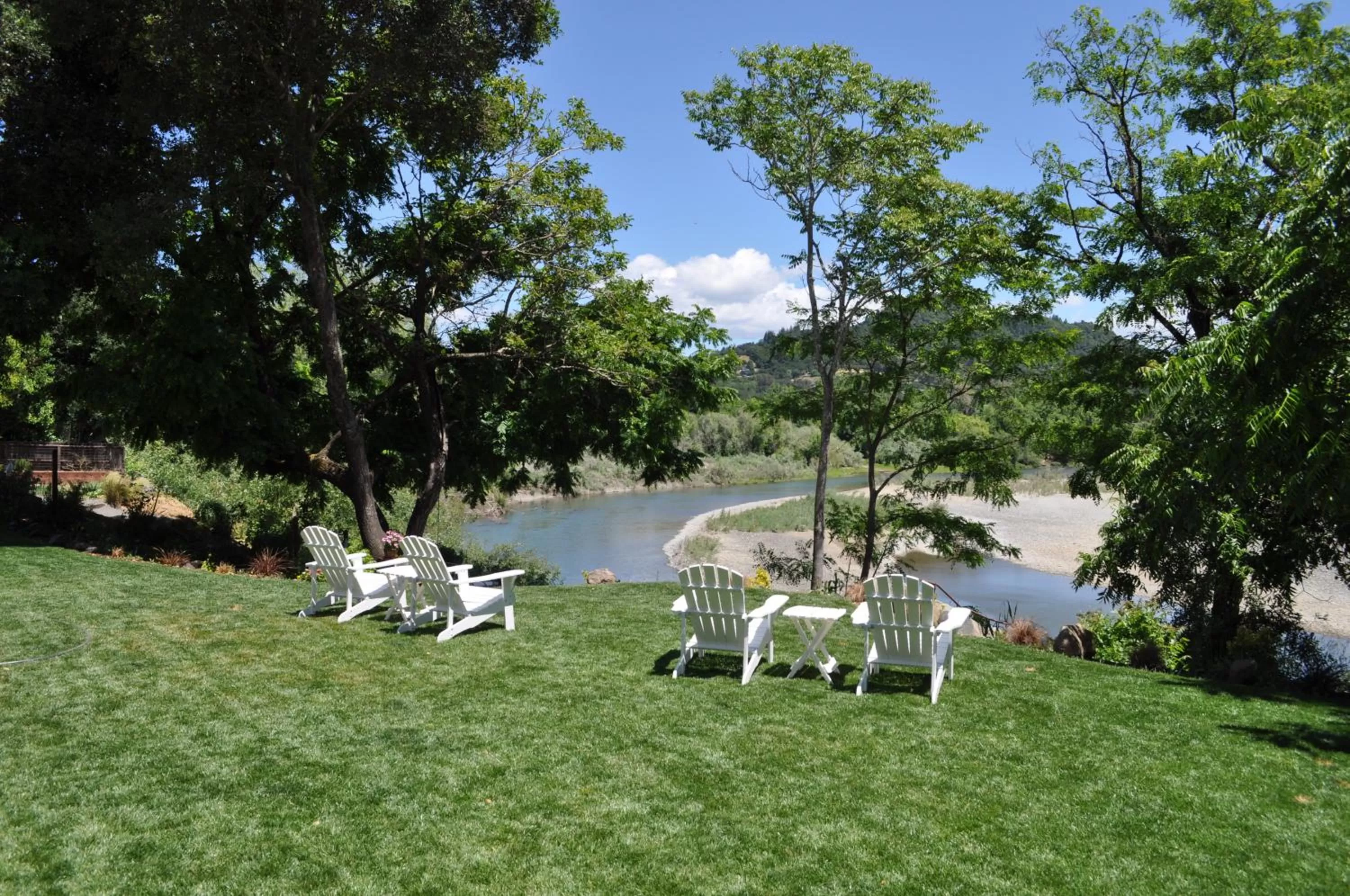Patio in The River Belle Inn
