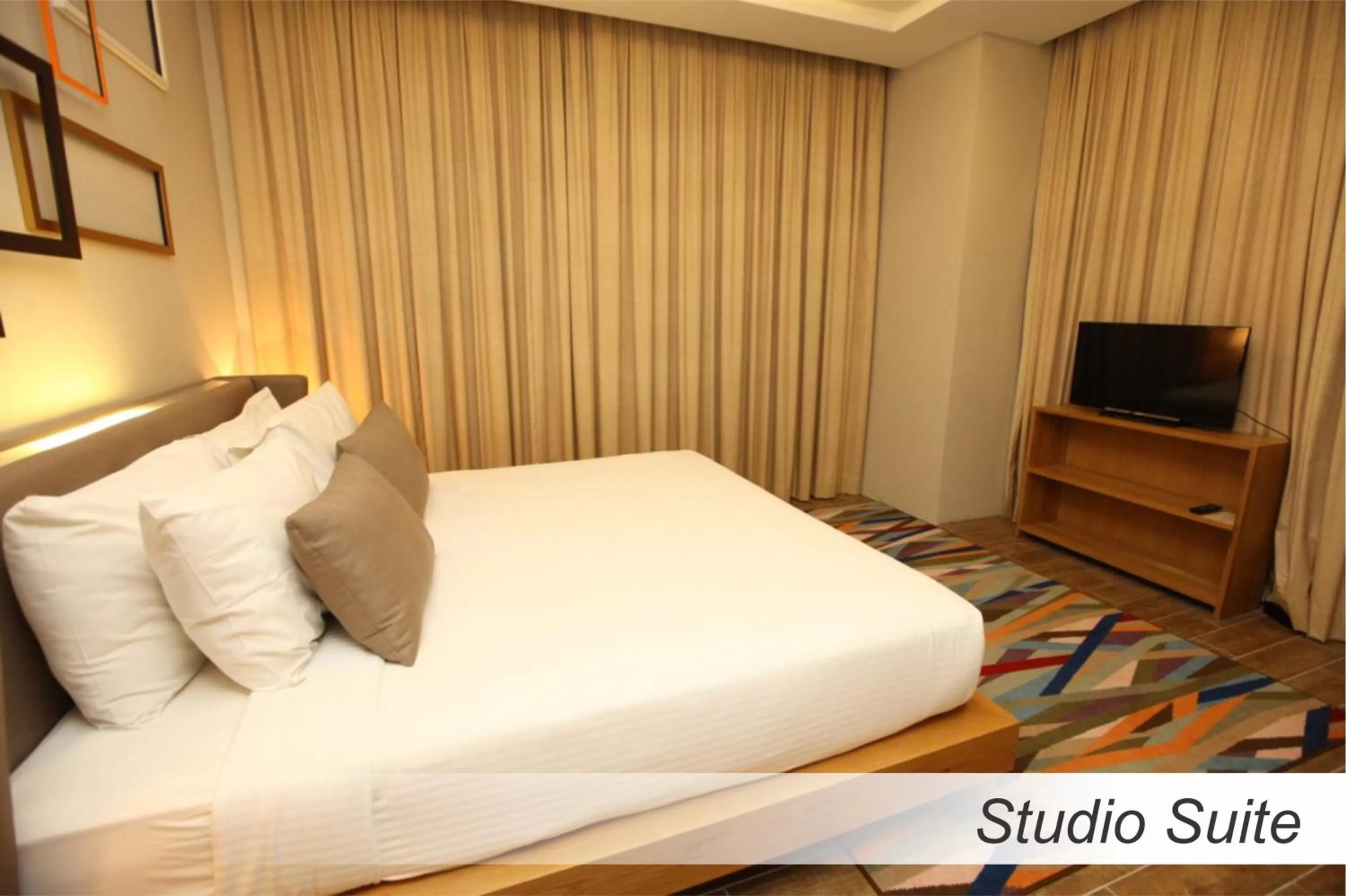 Photo of the whole room, Bed in Casuarina@Meru